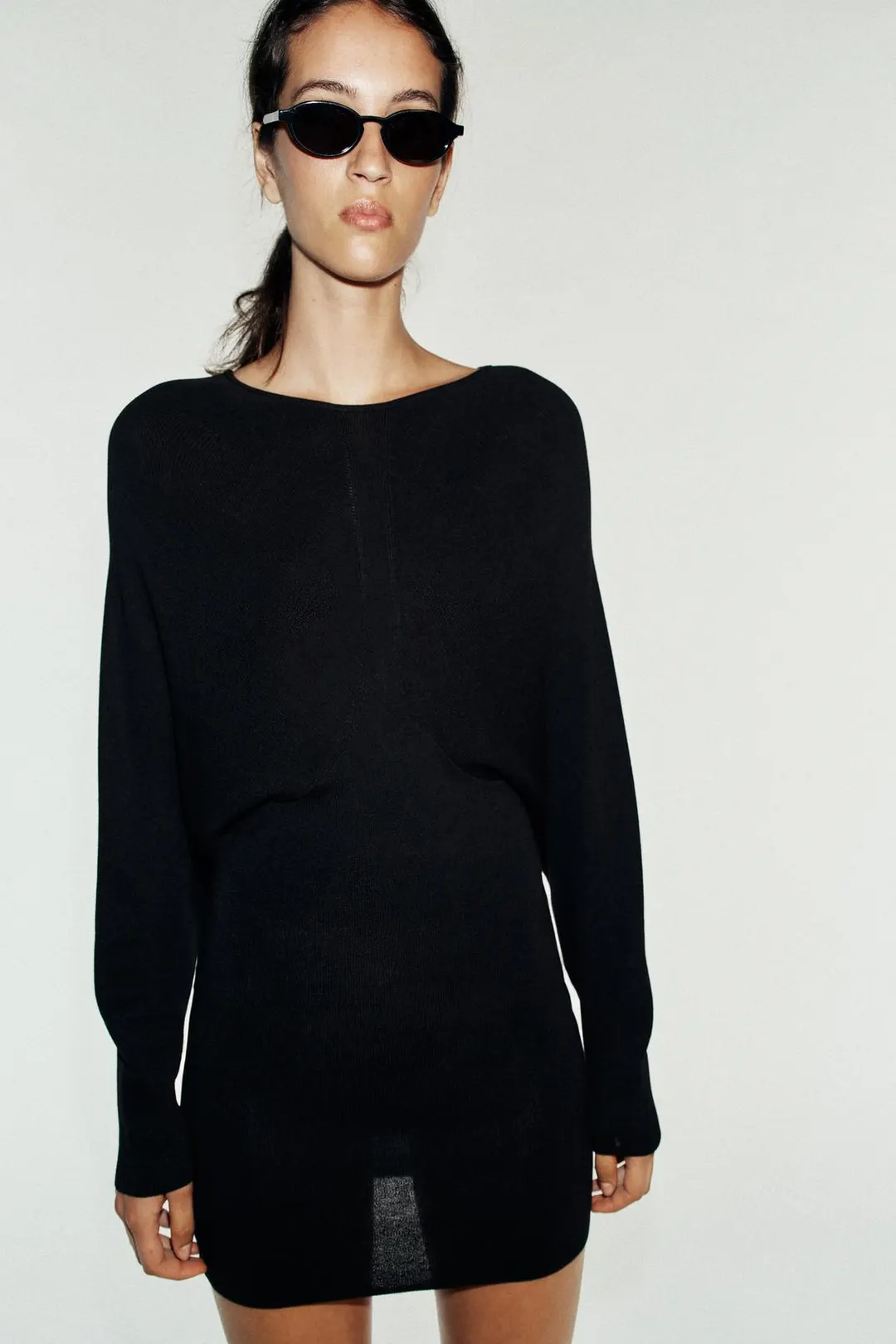 Короткое платье в рубчик с рельефными швами, Zara