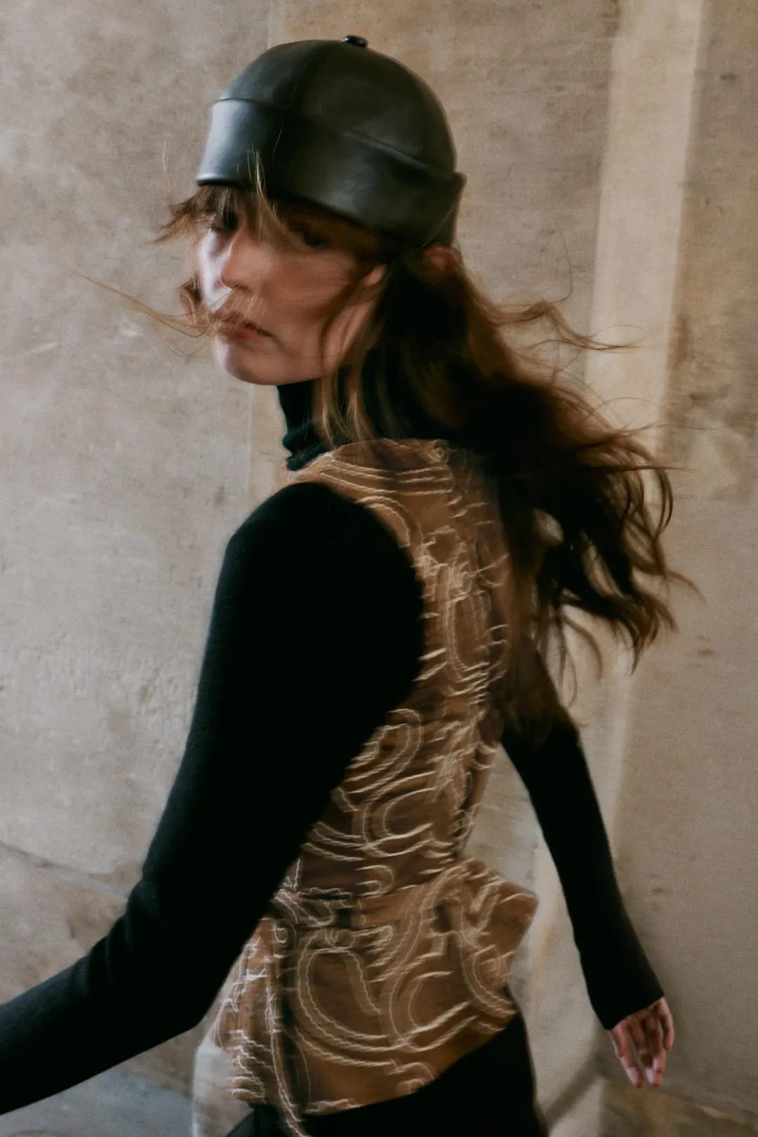 Шляпа из 100% кожи с отворотом, Zara