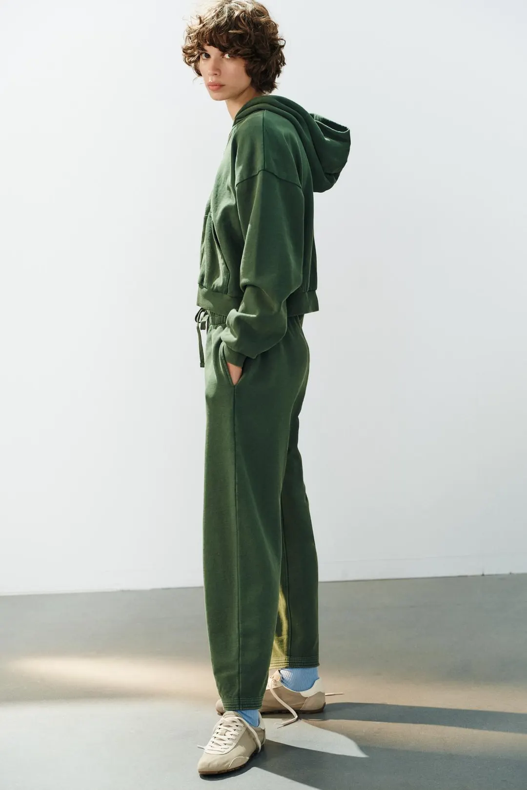 Брюки с эффектом стирки, Zara