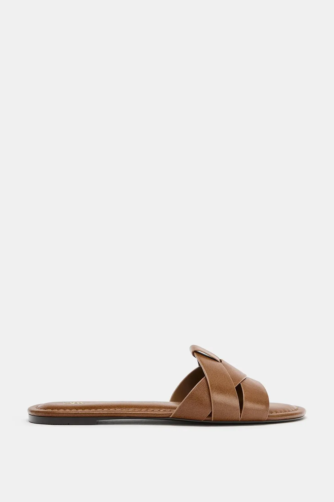 Плоские сандалии из кожи с перекрестными ремешками, Zara