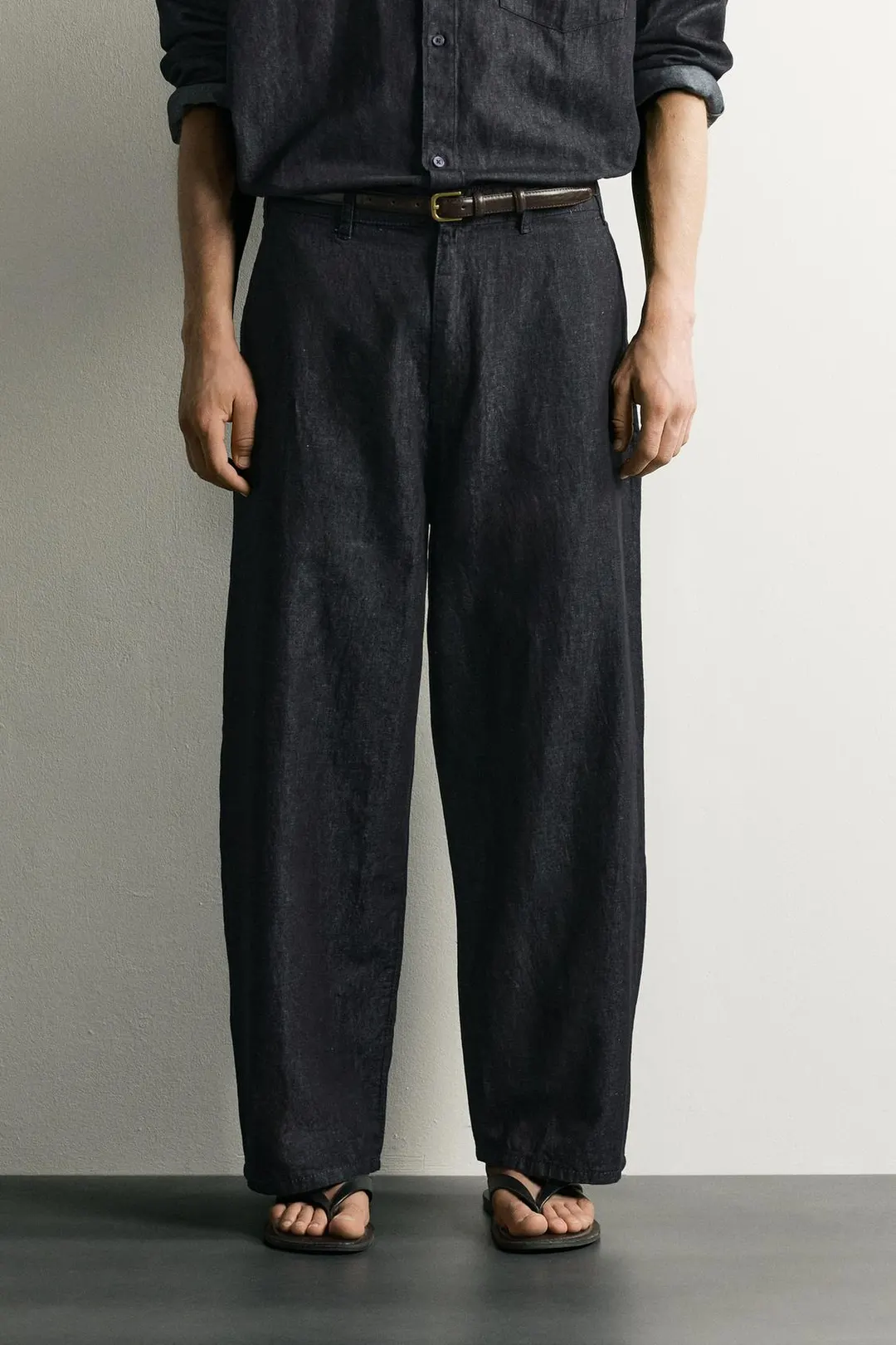 Легкие джинсовые брюки чинос из хлопка и льна, Zara