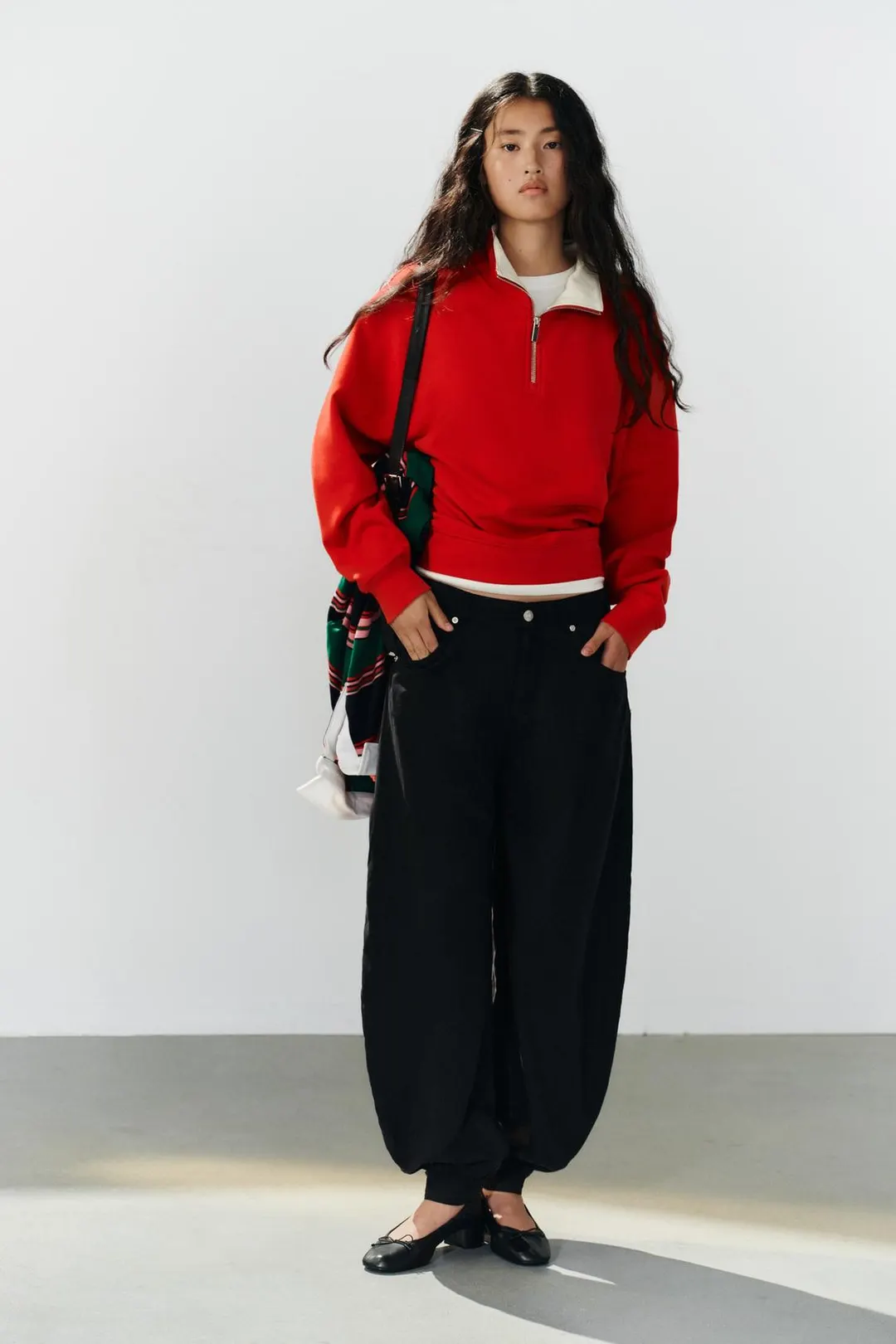 Брюки струящиеся силуэта balloon с манжетами, Zara