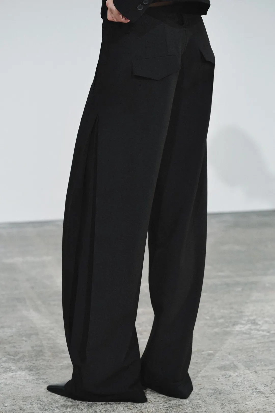 Брюки с боковыми складками ZW Collection, Zara