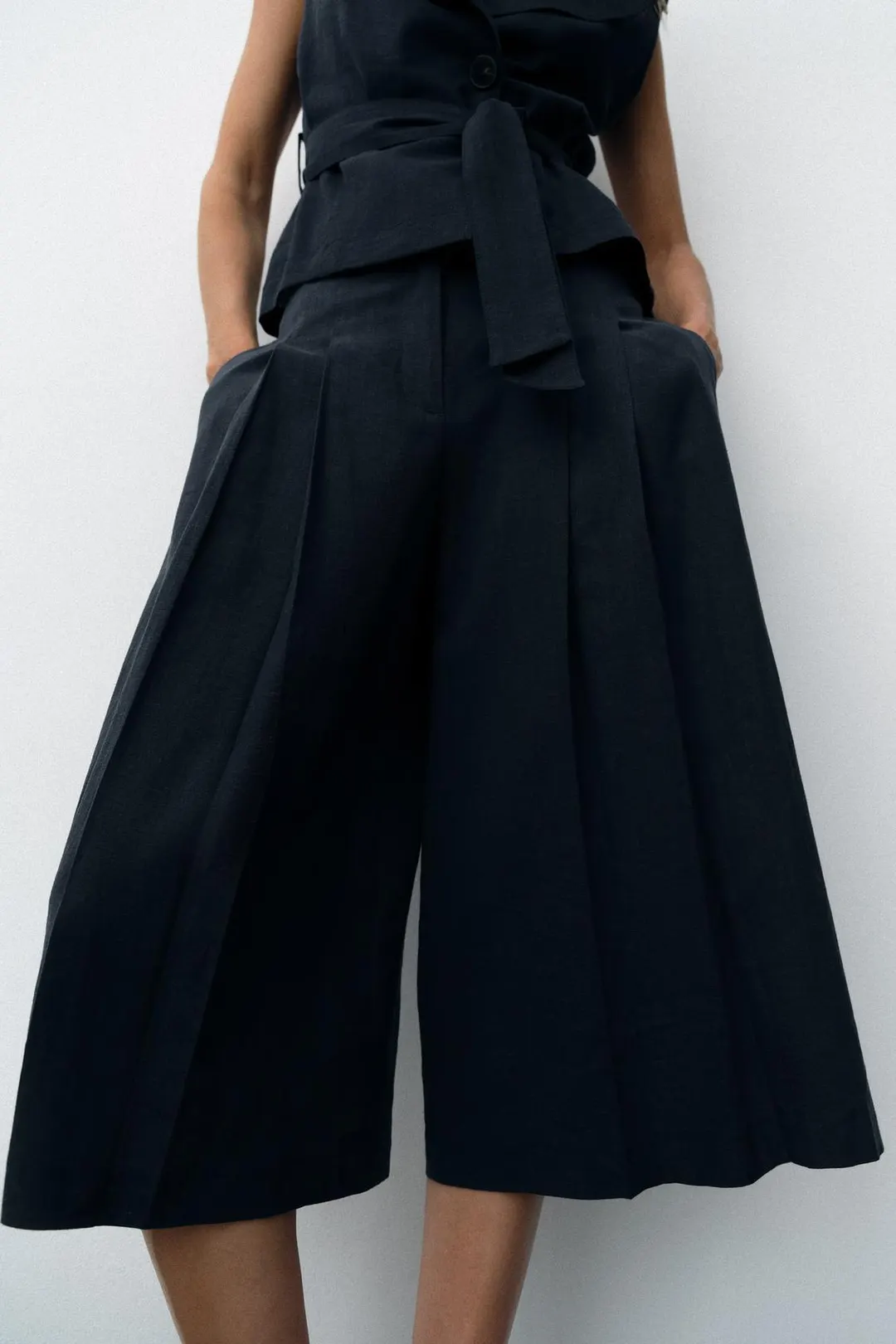 Удлиненные бермуды из смесового льна, Zara