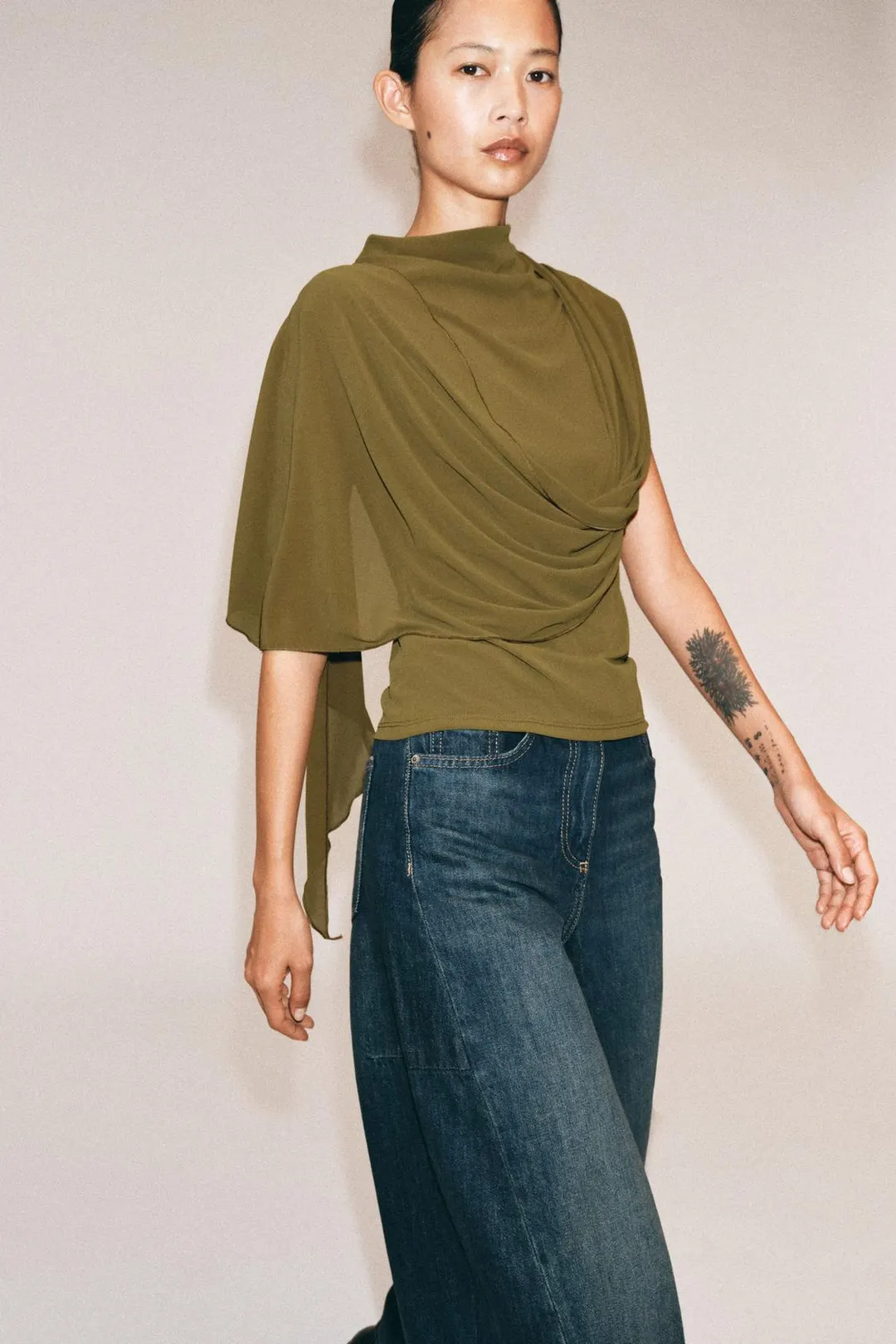 Топ асимметричного кроя с драпировкой, Zara