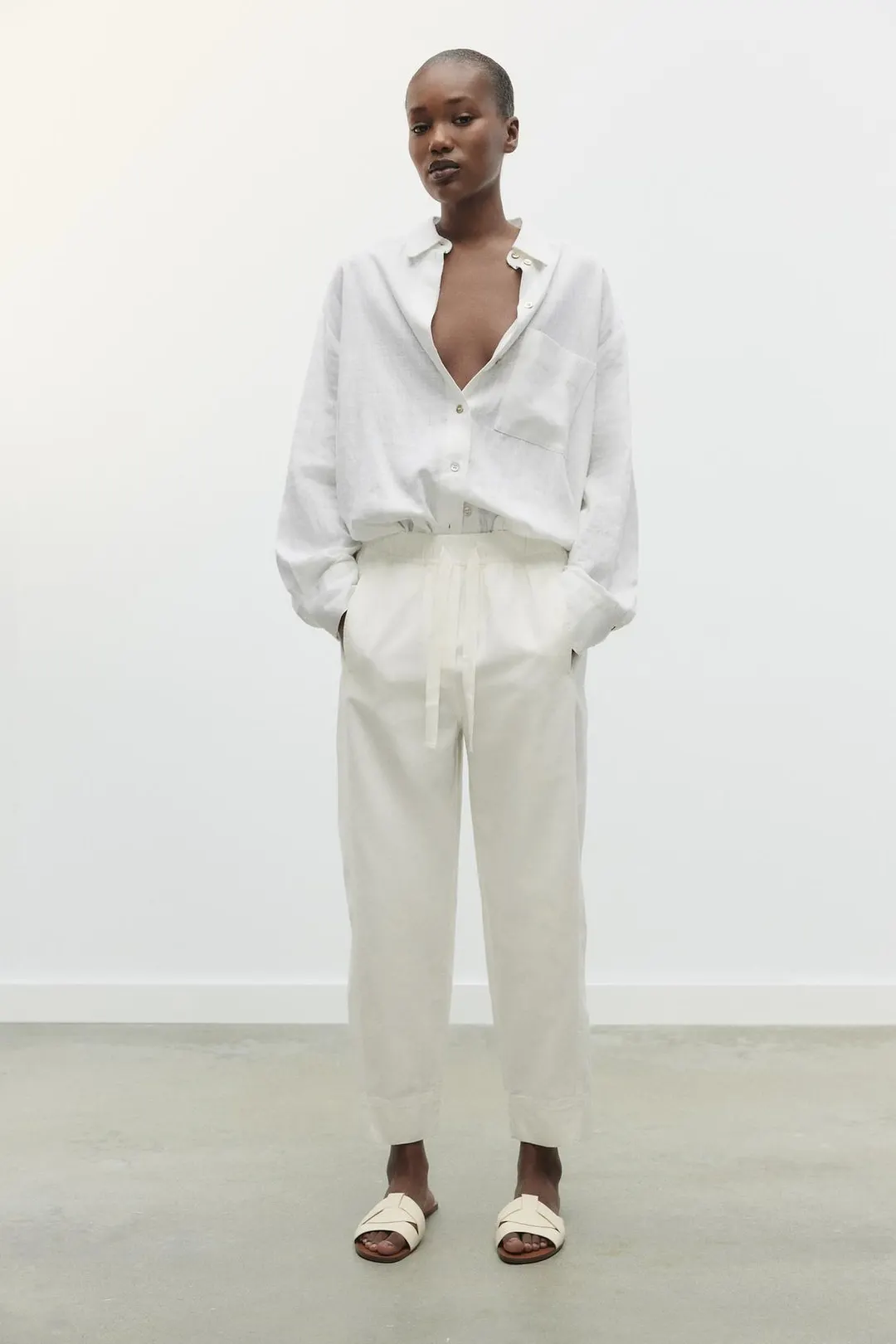 Сандалии из кожи на плоской подошве с перекрестными ремешками, Zara