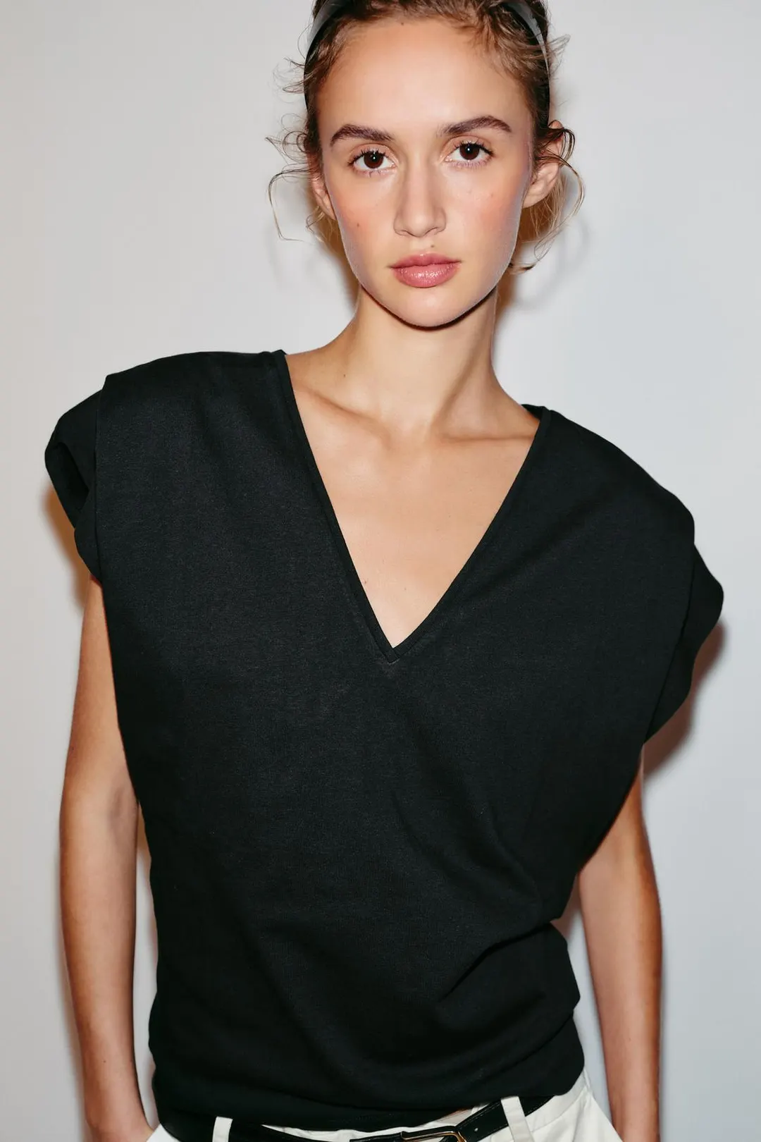 Футболка из хлопка с V-образным вырезом, Zara