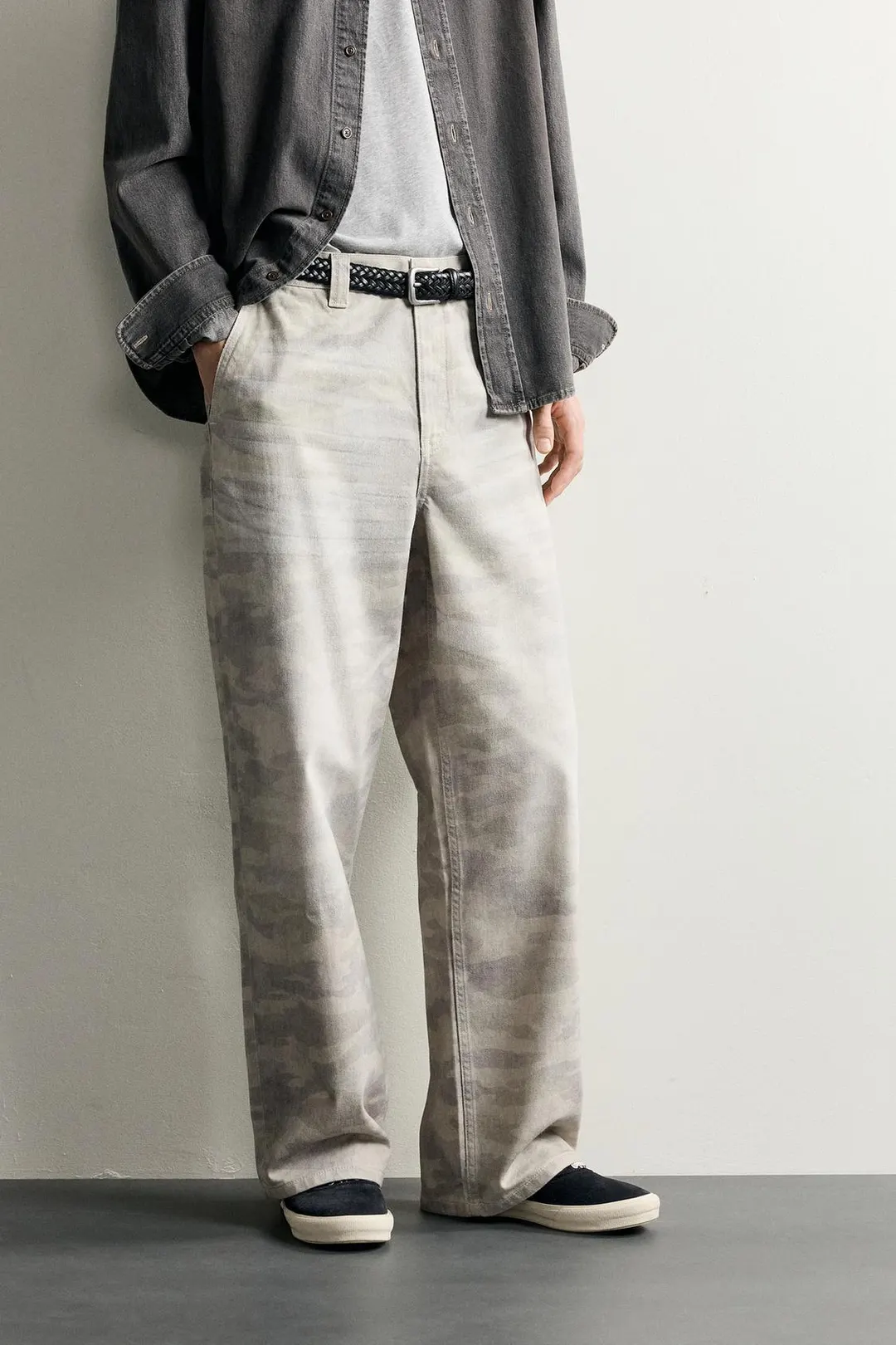 Брюки свободного кроя с абстрактным принтом, Zara