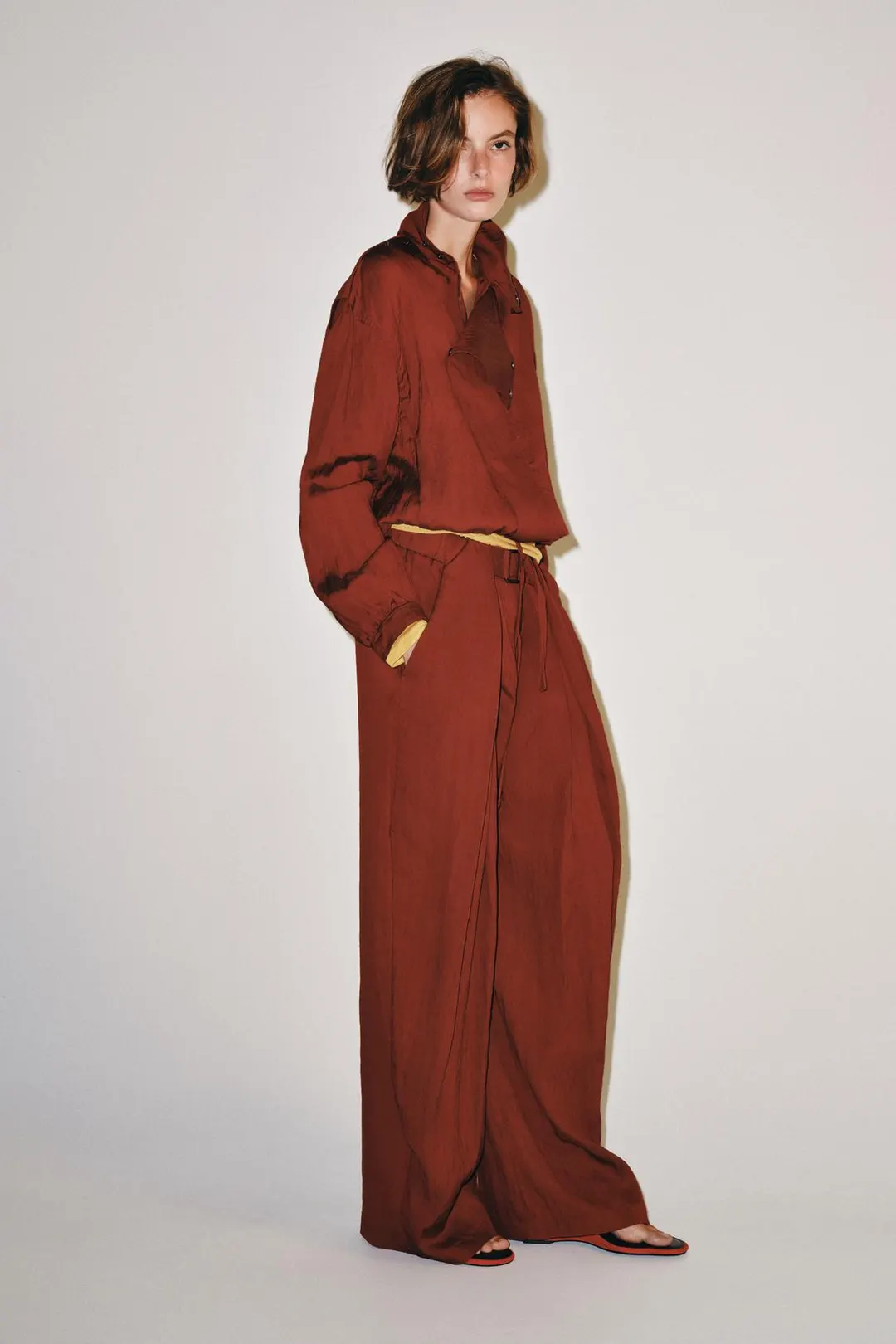 Брюки с ремнем и пряжкой ZW Collection, Zara
