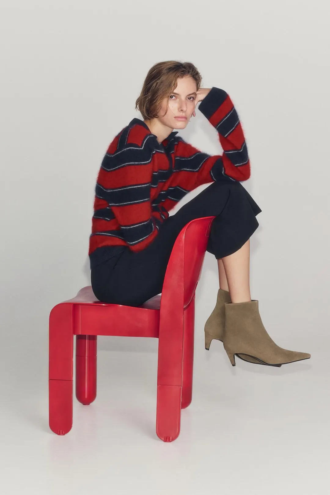 Ботильоны из спилка на каблуке kitten heel, Zara
