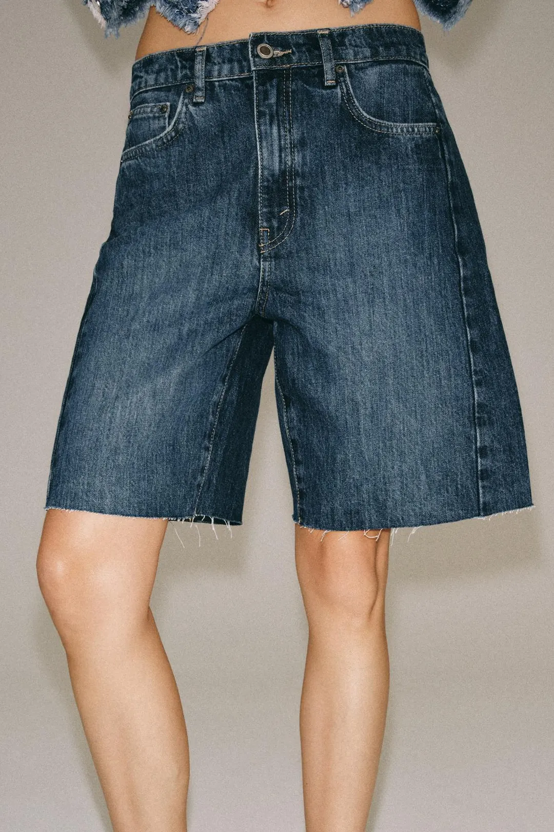 Джинсовые бермуды ZW Collection свободного кроя со средней посадкой, Zara
