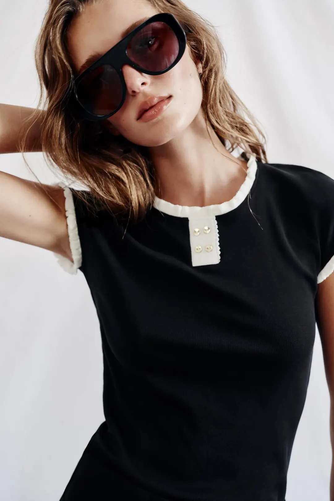 Топ с отделкой пуговицами, Zara