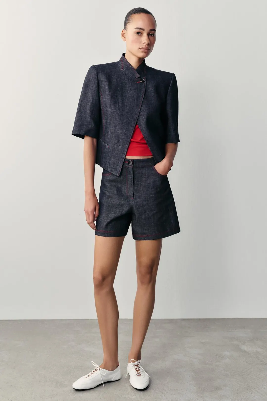 Бермуды из смесового льна с контрастной отстрочкой, Zara