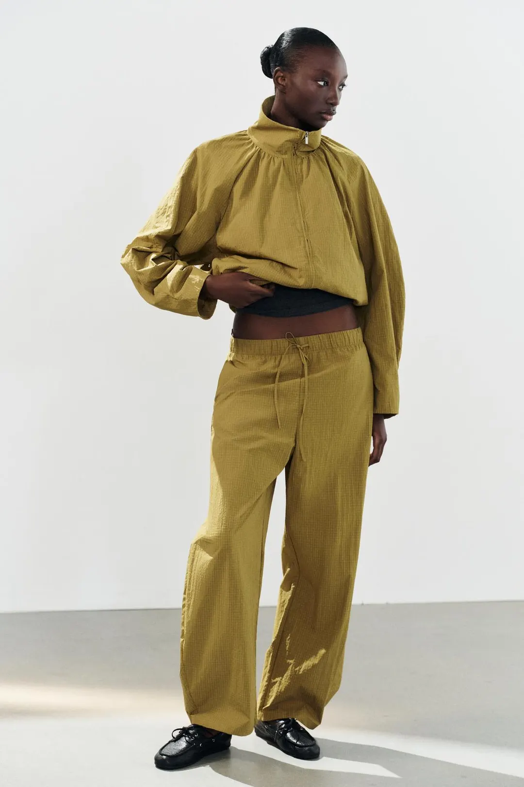 Куртка со сборками из технологичной ткани, Zara