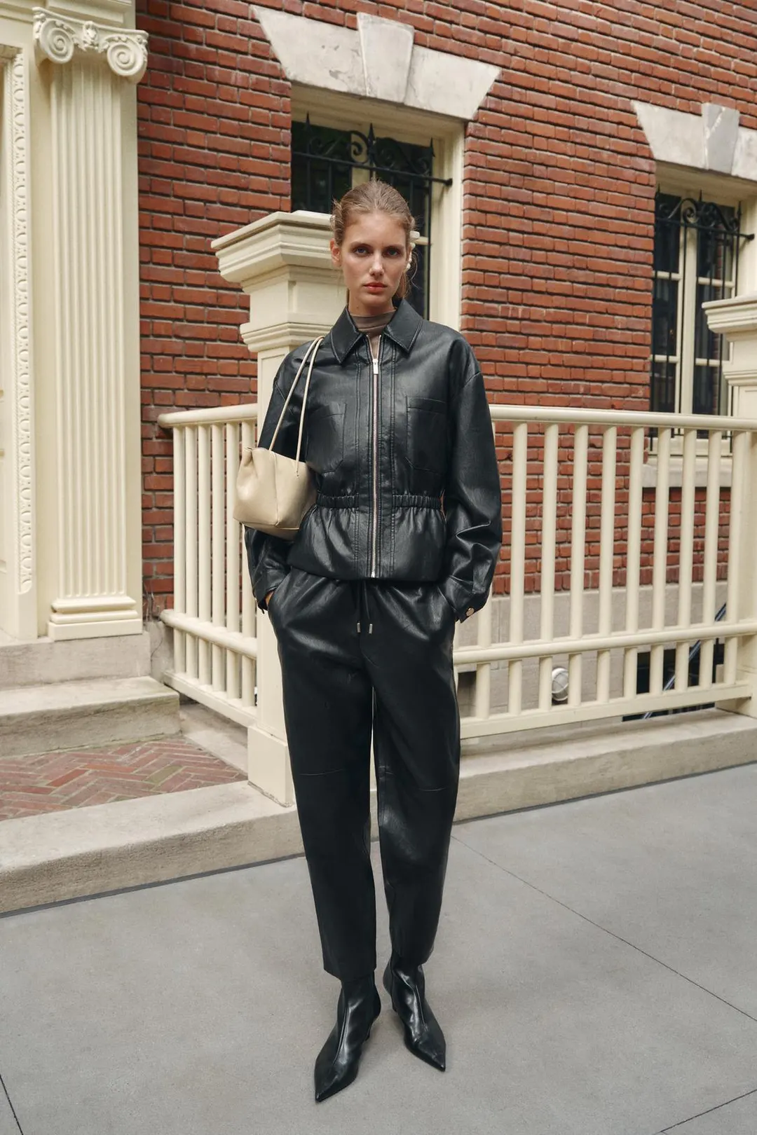 Брюки под кожу с эластичным поясом, Zara