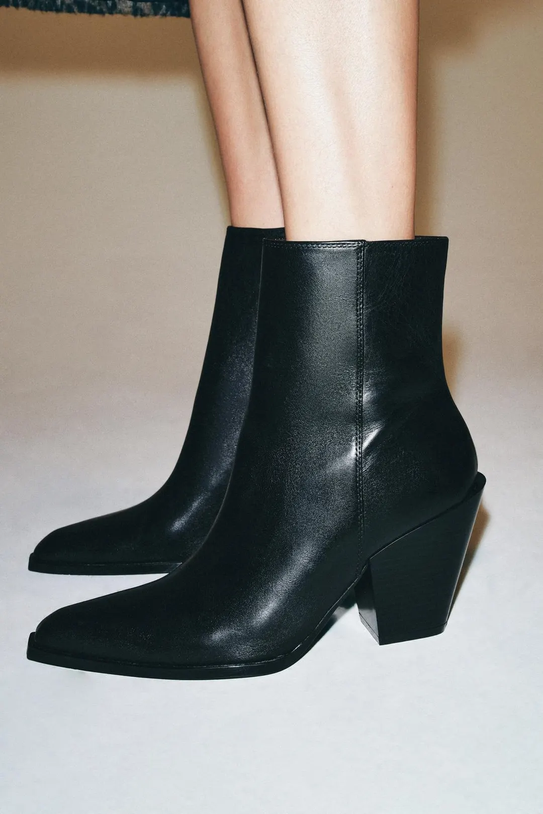 Ковбойские ботильоны из кожи, Zara