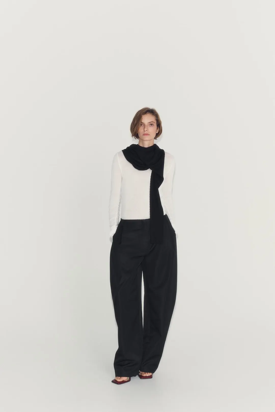 Брюки широкого кроя с вытачками ZW Collection, Zara