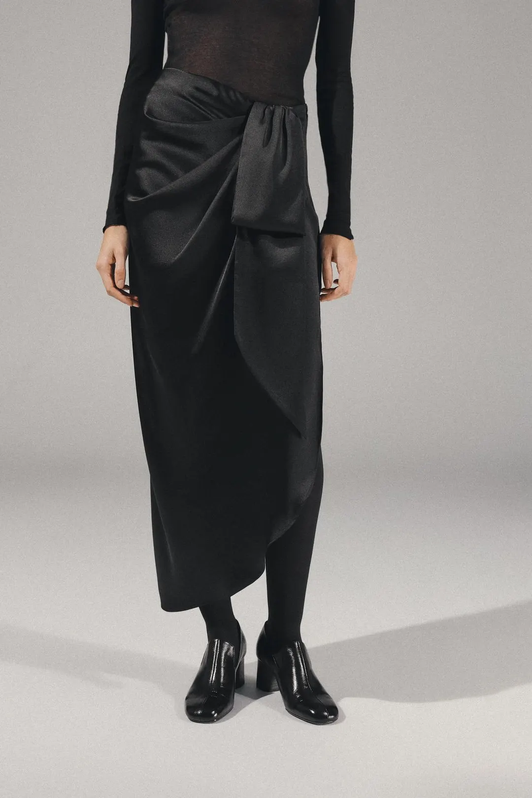Асимметричная юбка миди из сатина, Zara