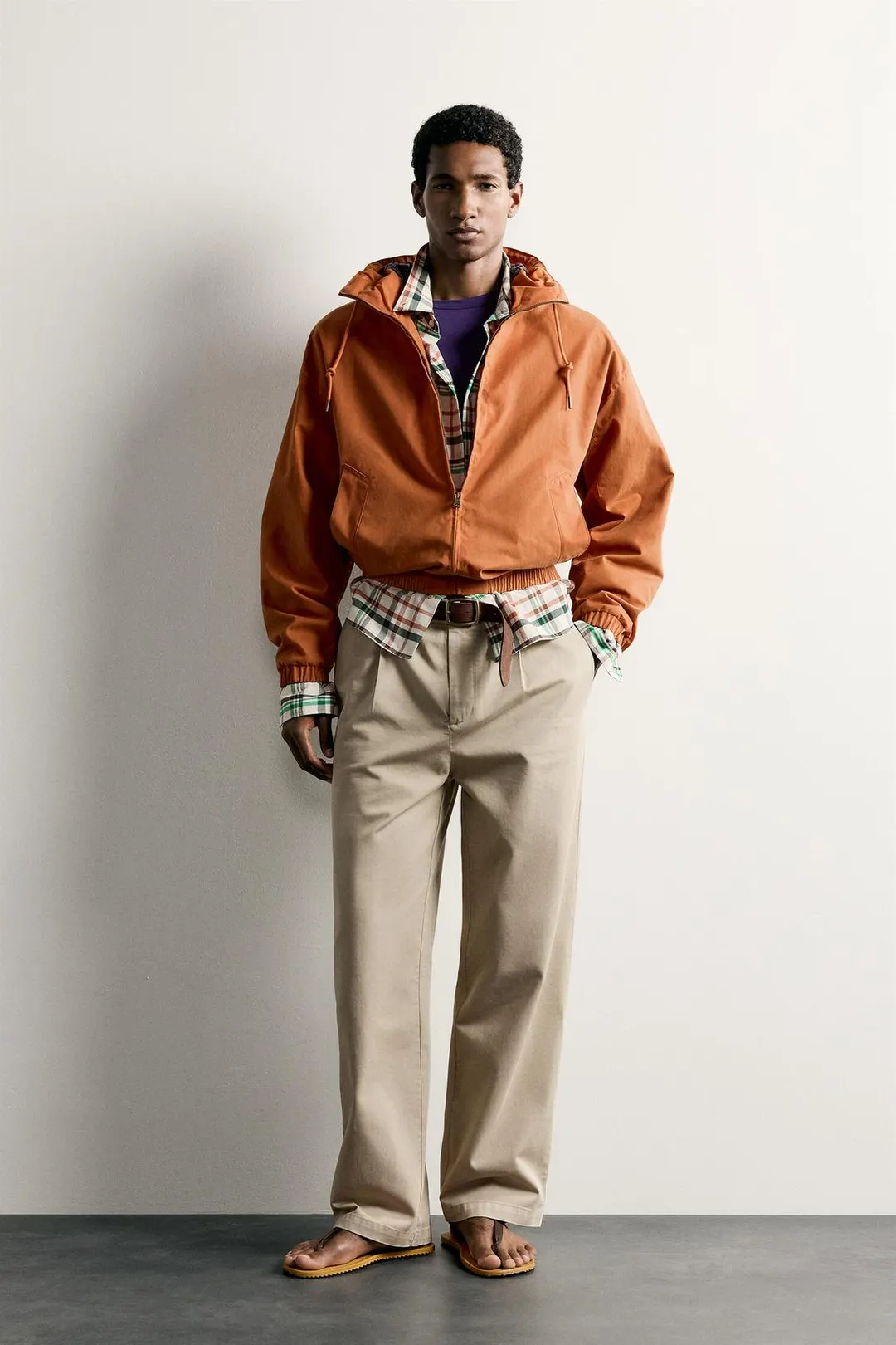 Чиносы свободного кроя со складками, Zara