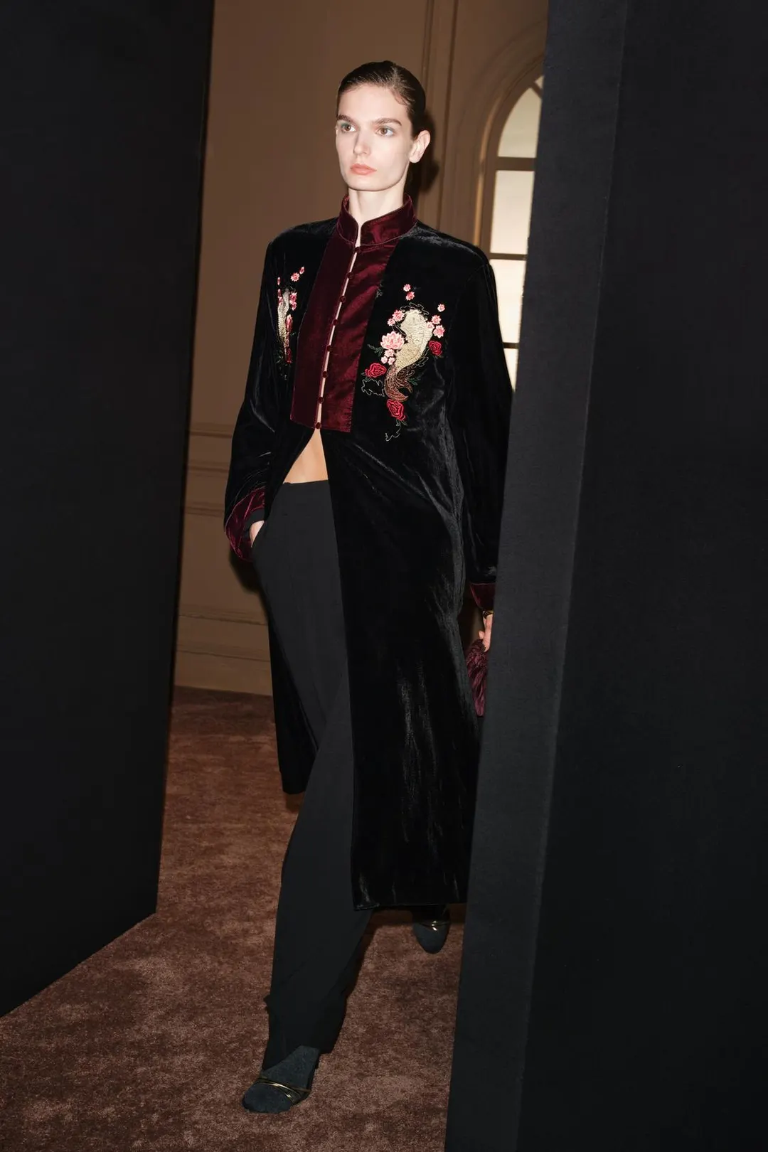 Бархатное пальто с вышивкой ZW Collection, Zara