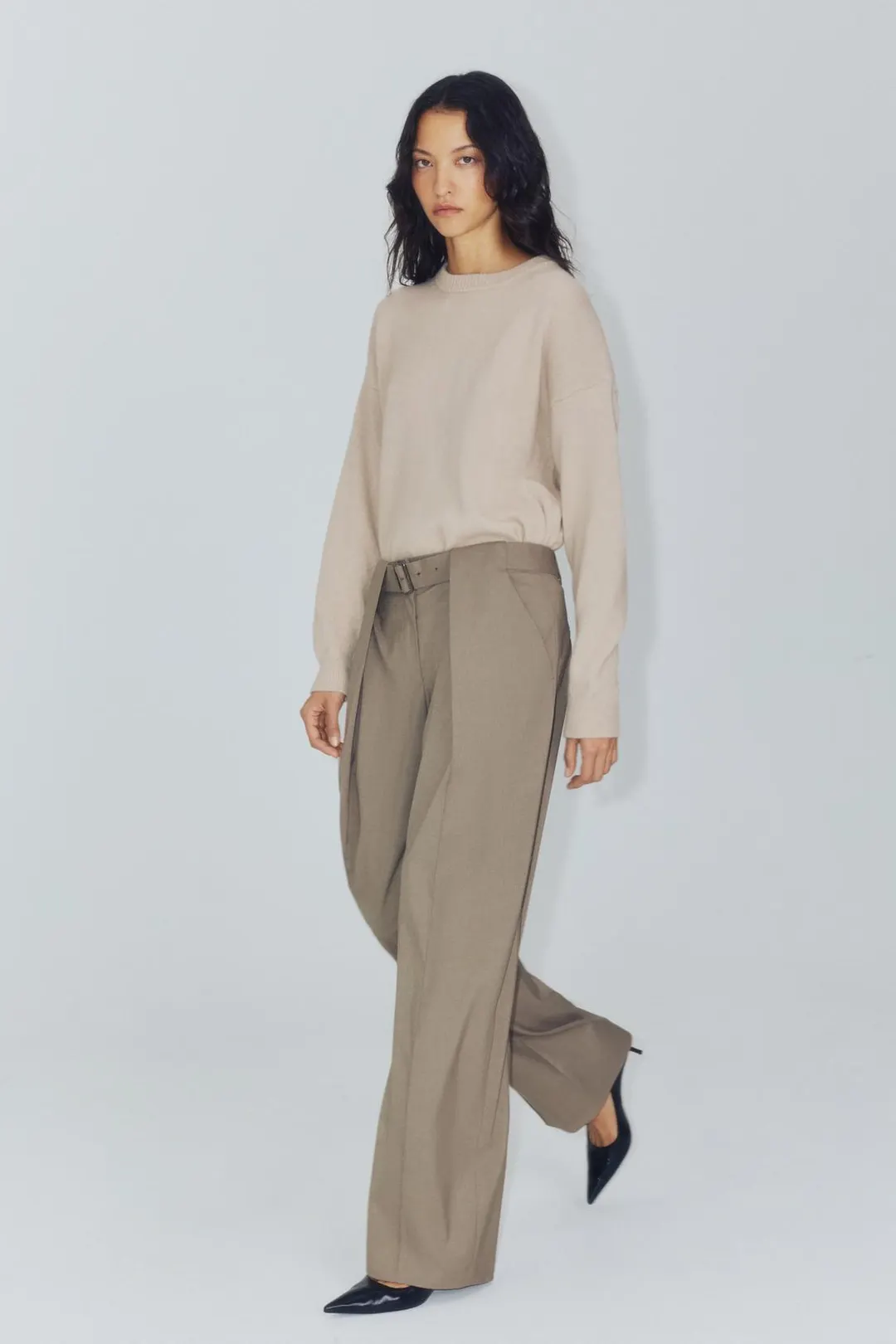 Брюки ZW Collection со складками и поясом, Zara