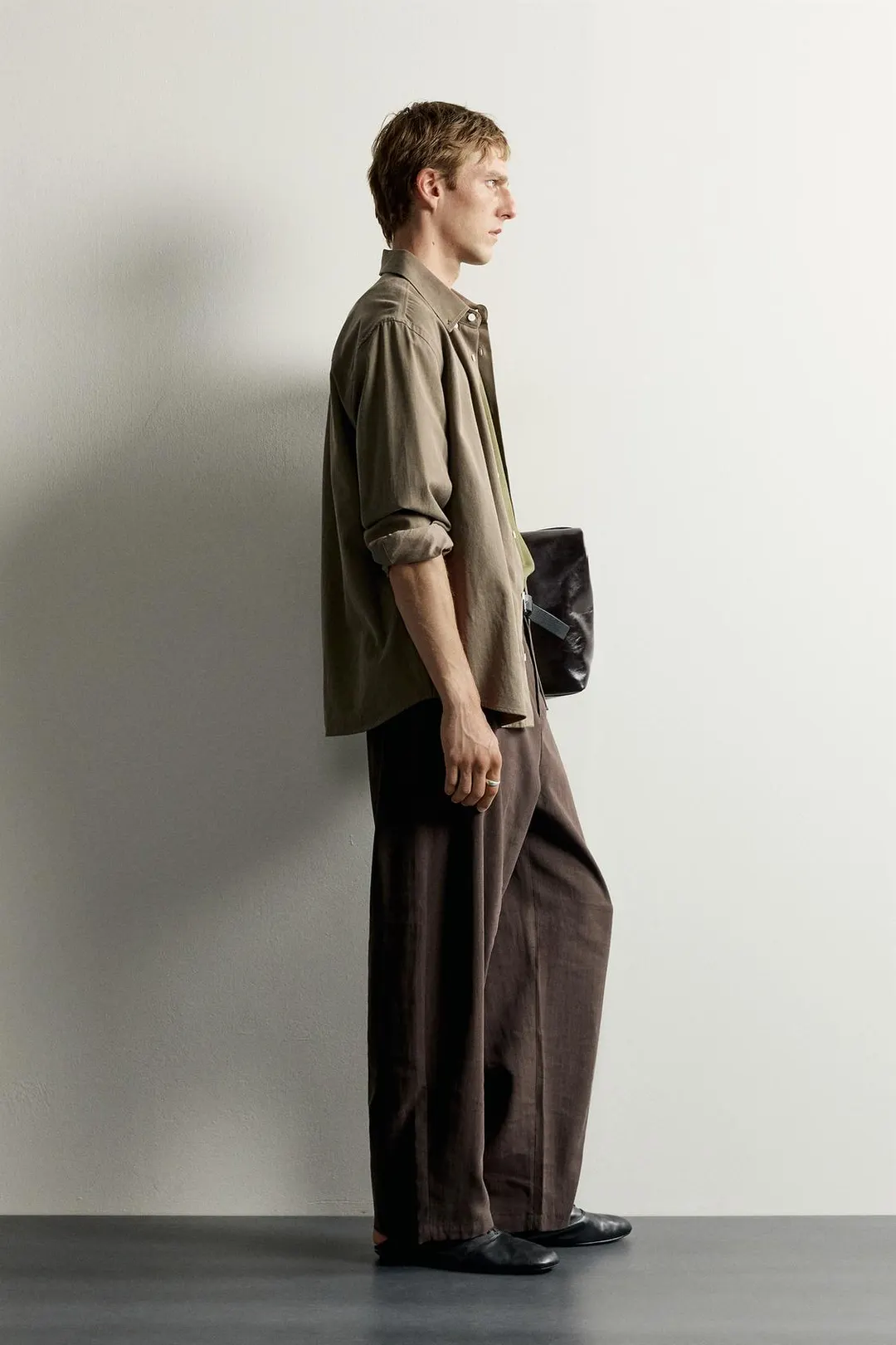 Брюки струящегося кроя с боковыми складками, Zara