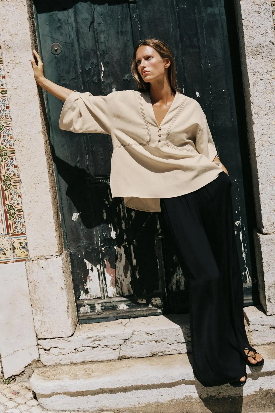Рубашка оверсайз из смесового льна с контрастной строчкой, Zara