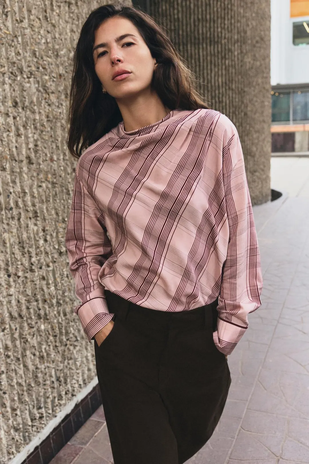 Блузка в клетку с пуговицами на плечах, Zara
