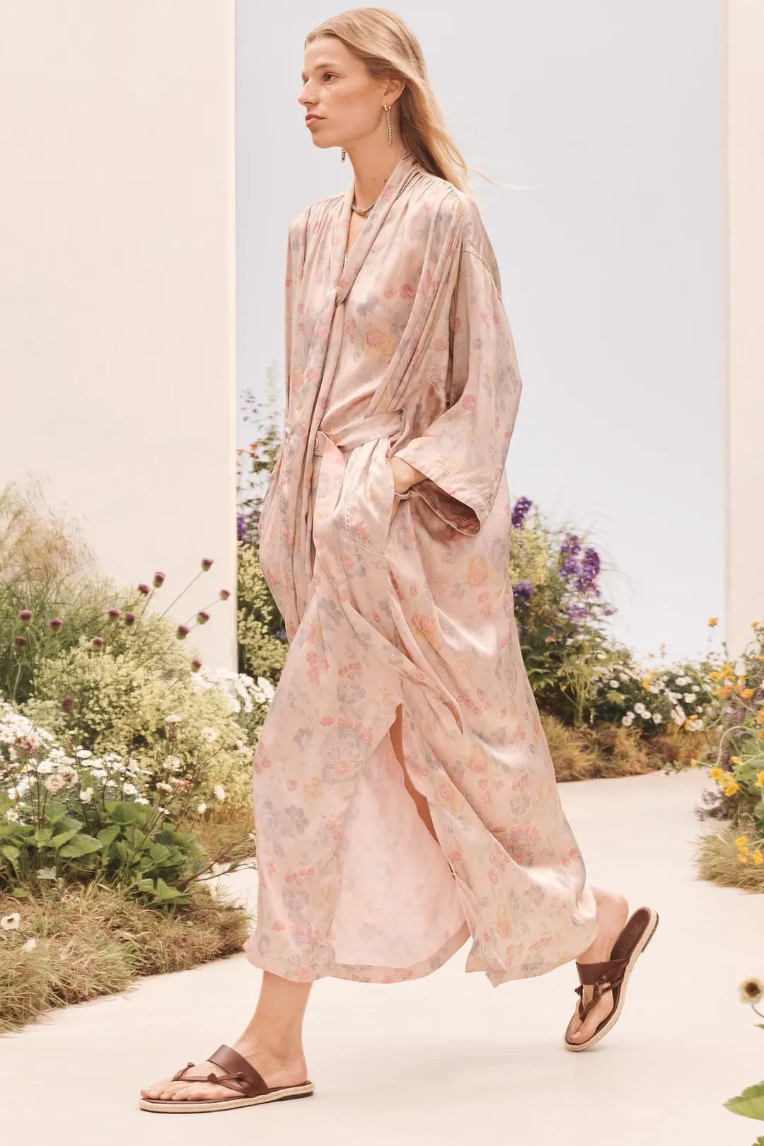 Короткое платье с цветочным принтом, Zara