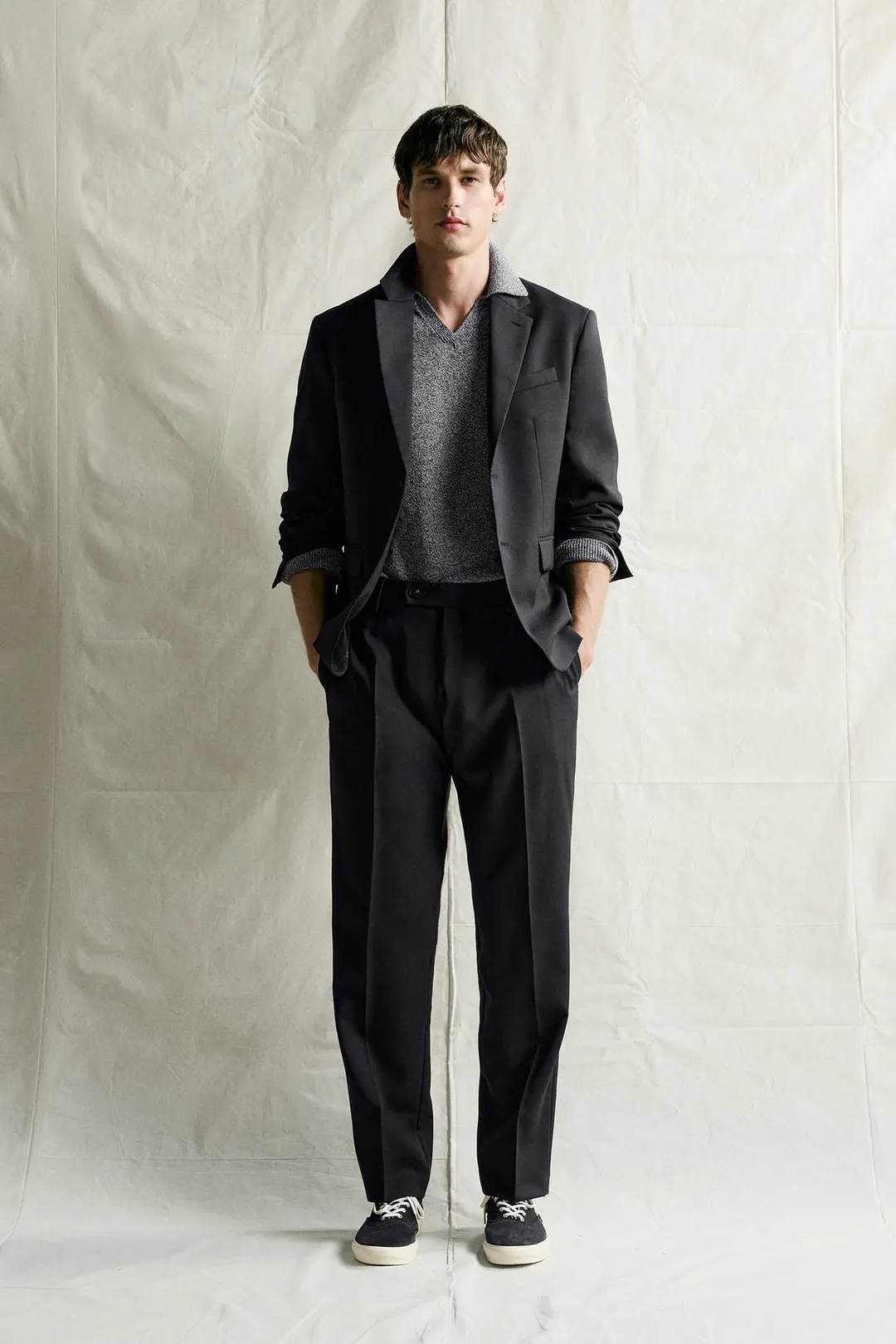Брюки костюмные стандартного кроя из 100% шерсти, Zara