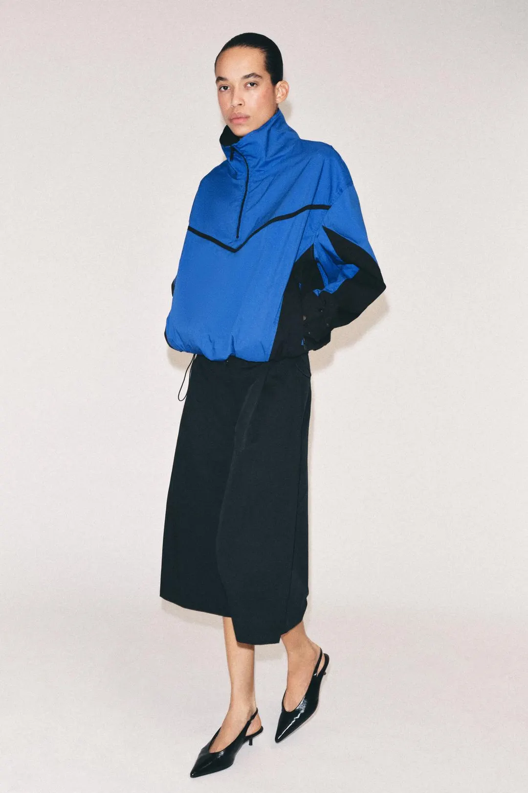 Бермуды технологичные ZW Collection со складками, Zara