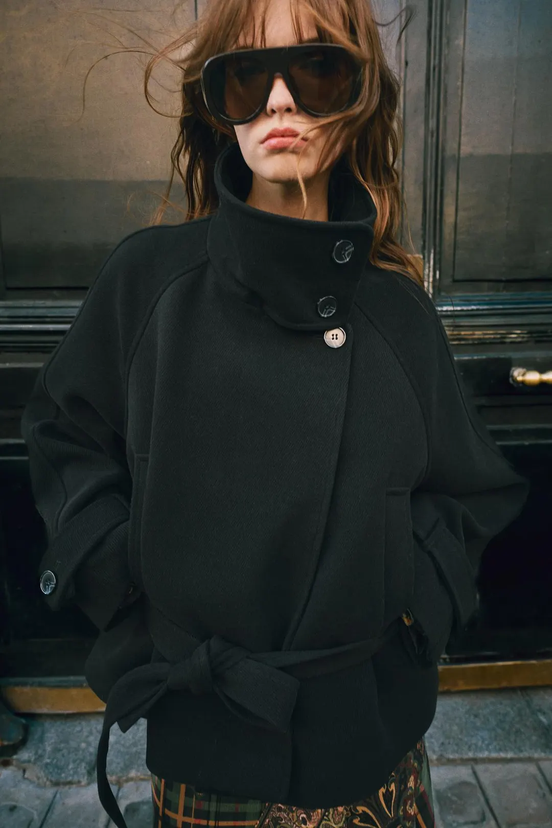Пальто с высоким воротником и поясом, Zara