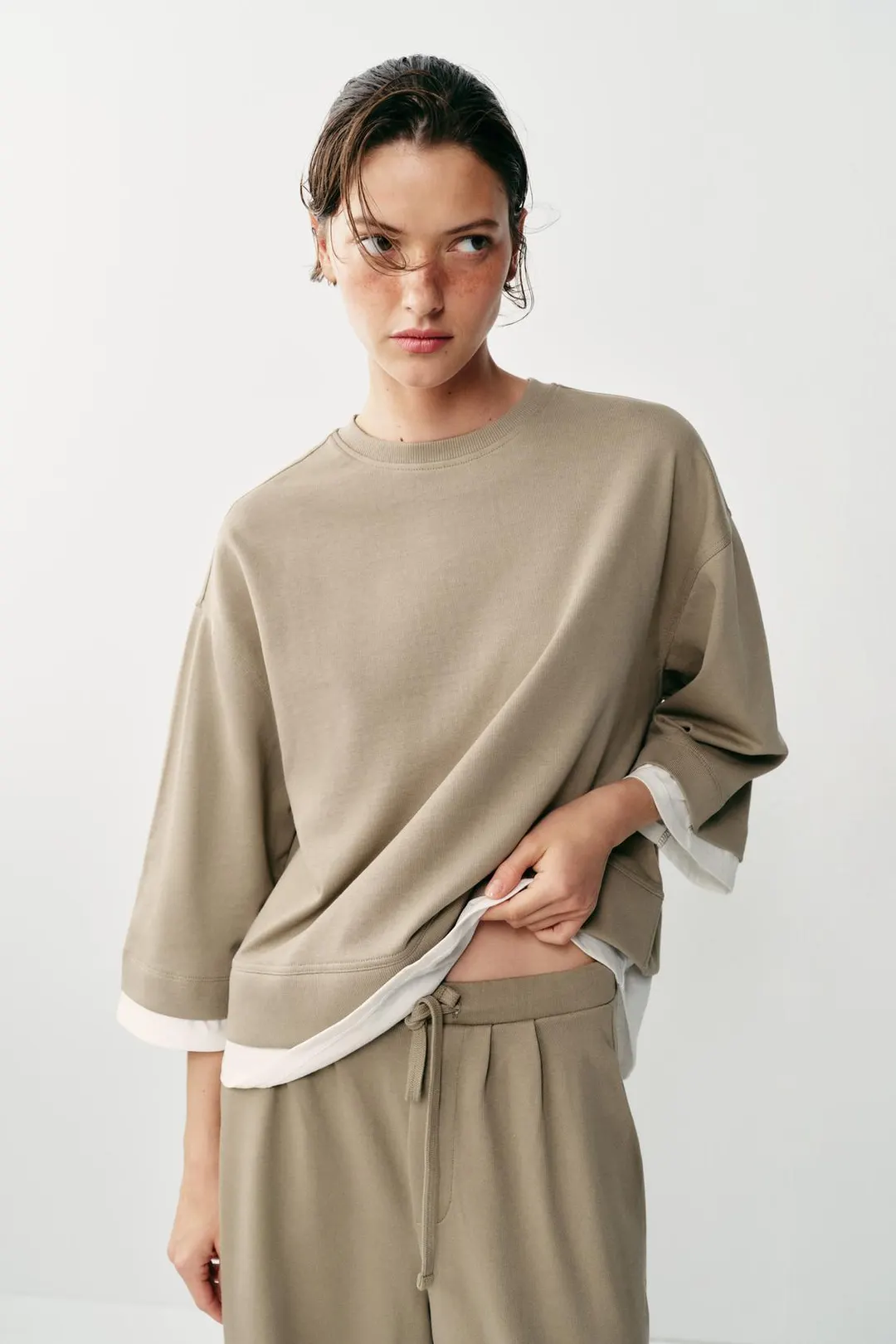 Свитшот с контрастными длинными рукавами, Zara