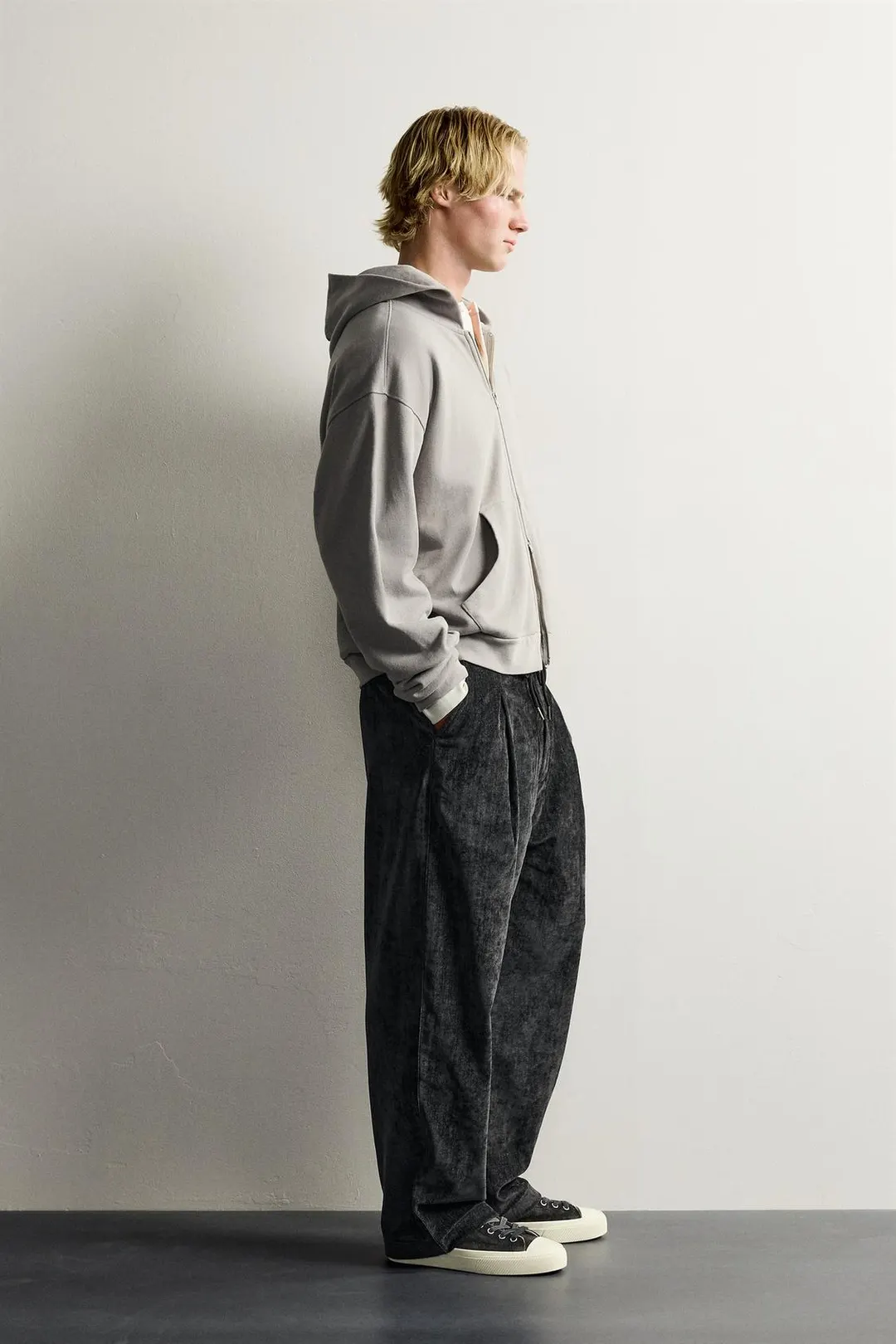 Брюки мягкие с неоднородным эффектом стирки, Zara