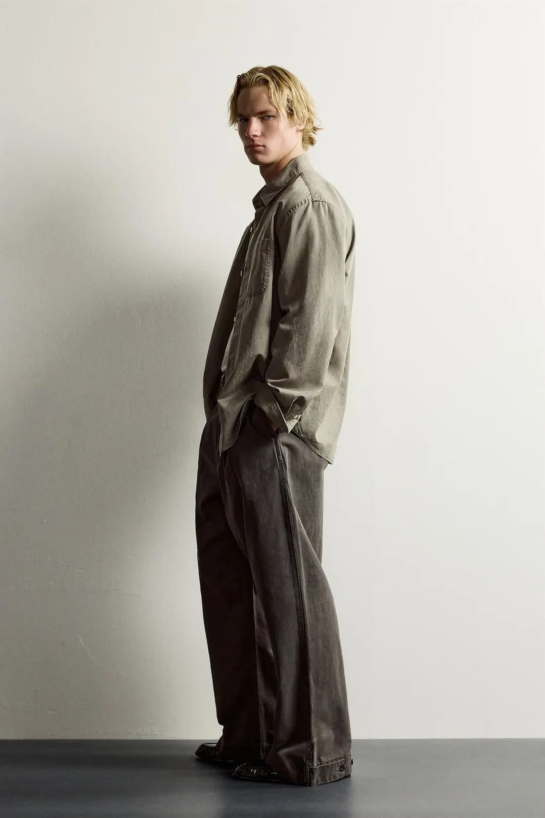 Брюки чинос широкого кроя, Zara