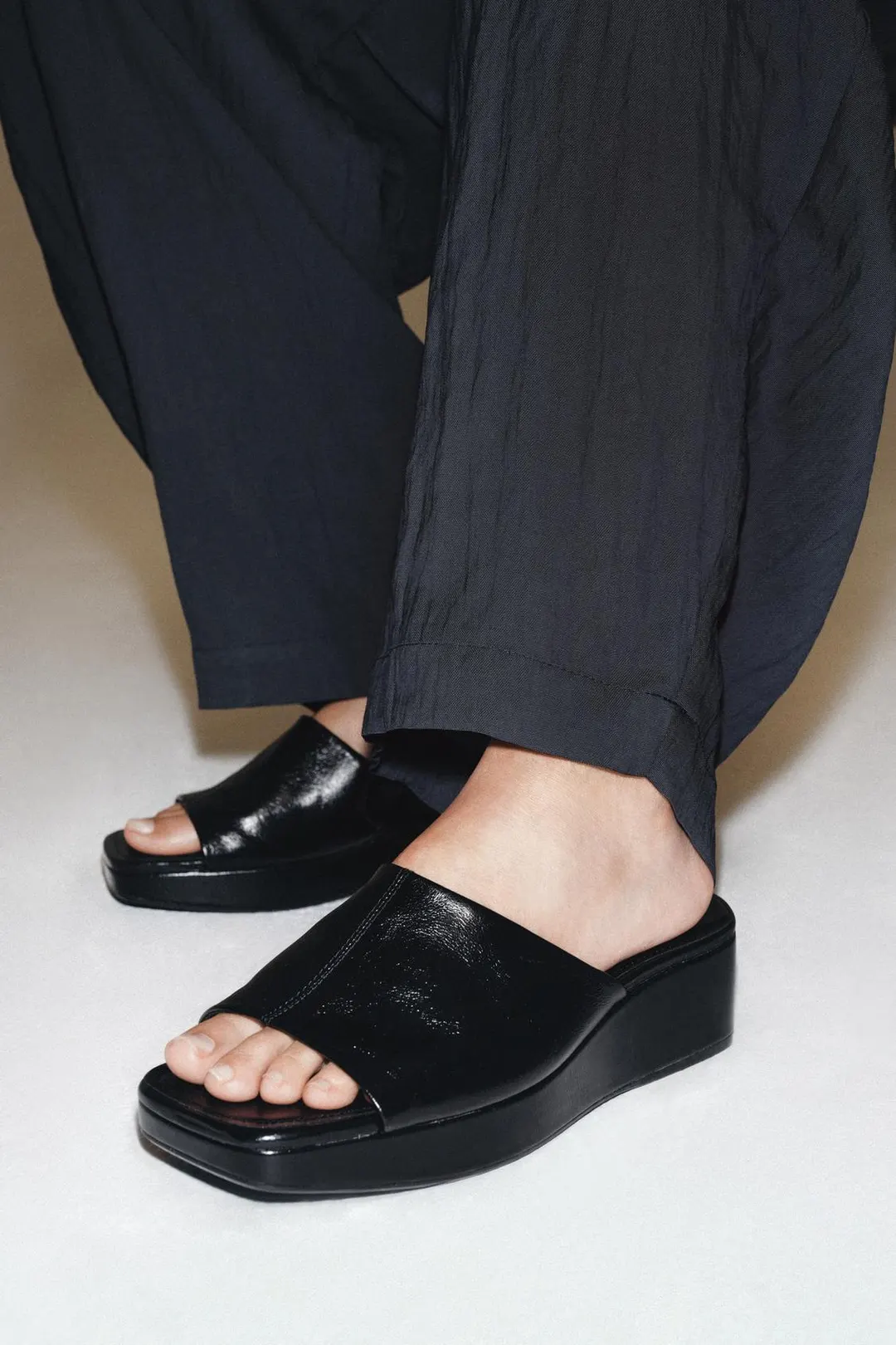 Сандалии из кожи на платформе, Zara