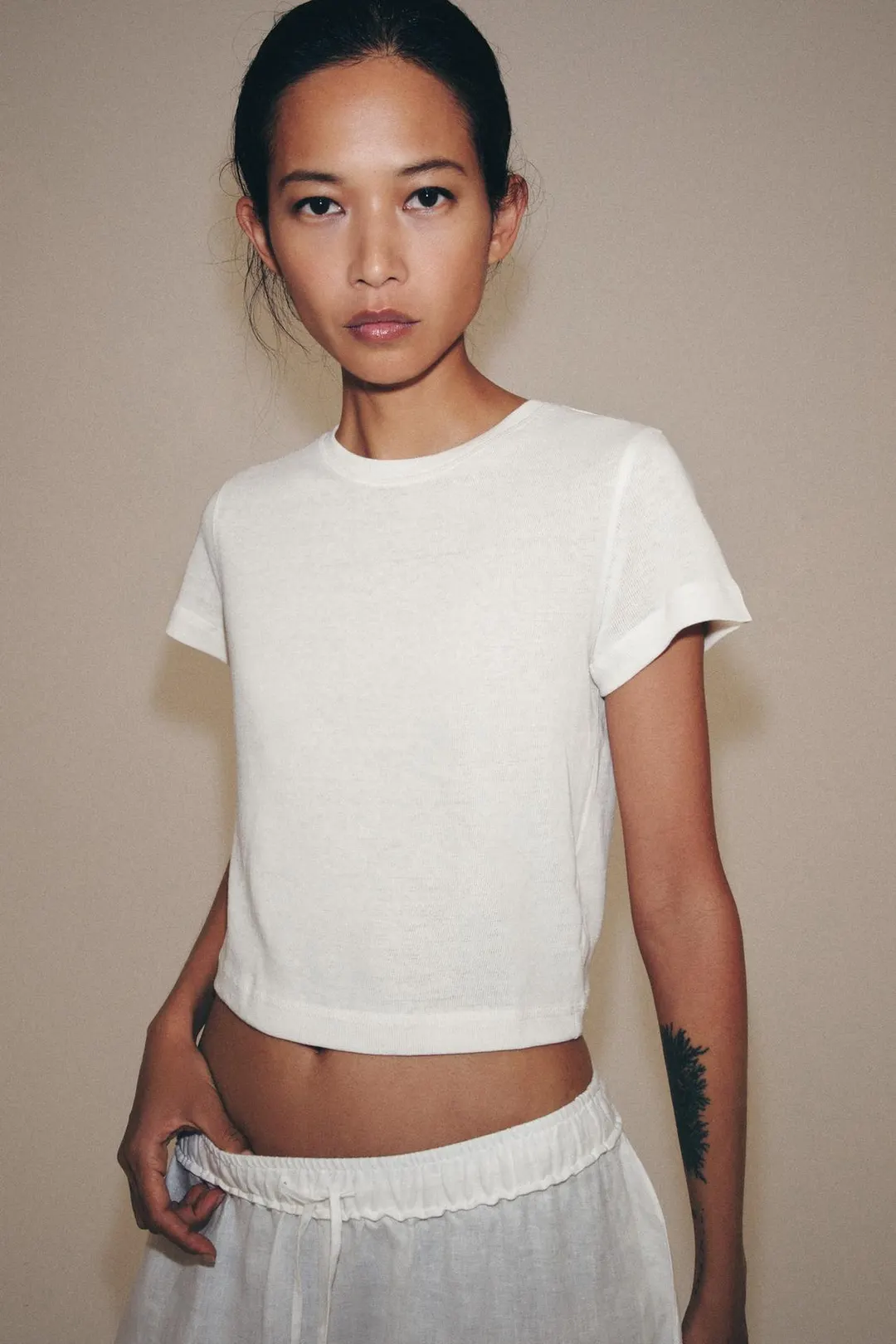 Футболка из фактурной ткани с короткими рукавами, Zara