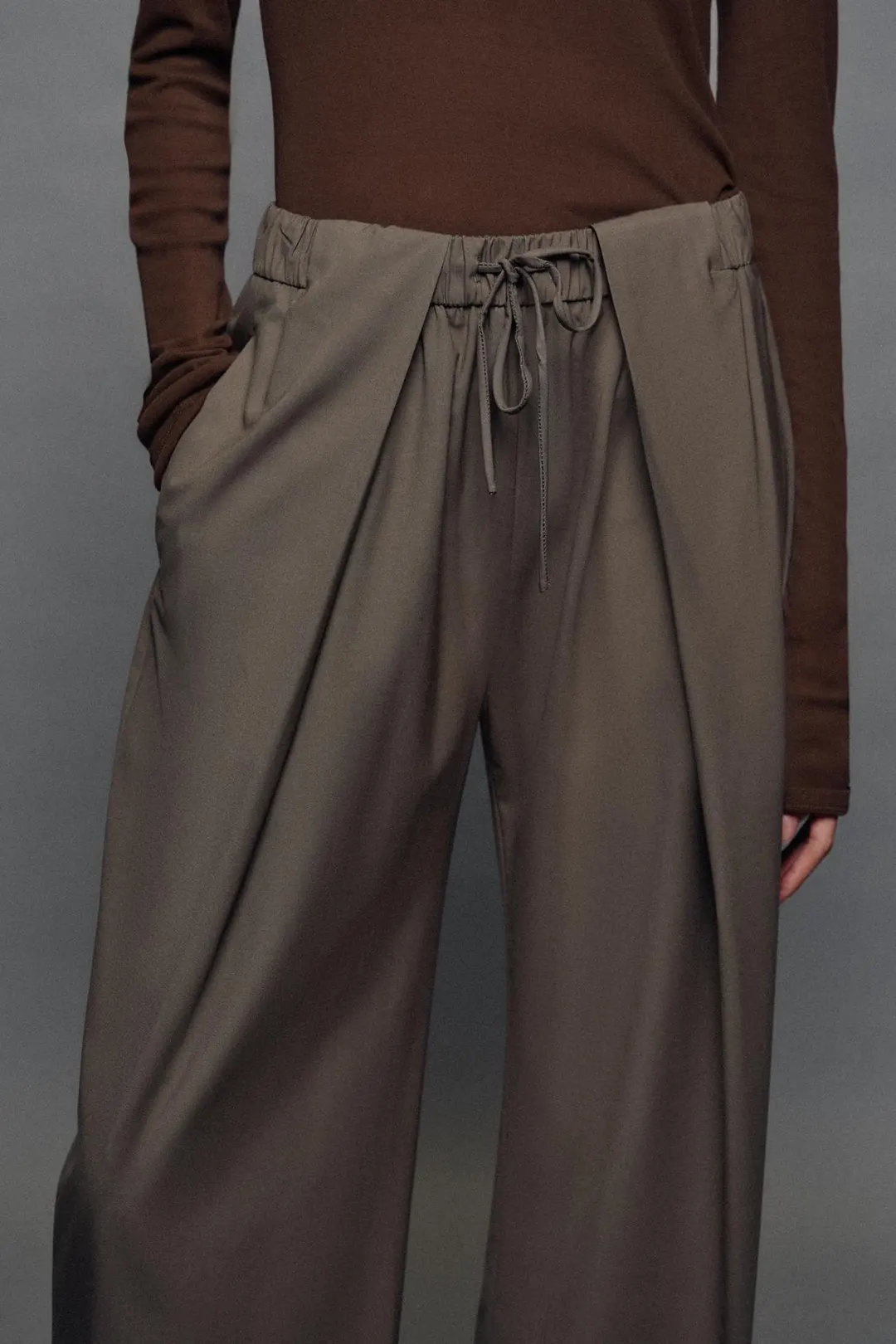 Брюки со складками ZW Collection, Zara