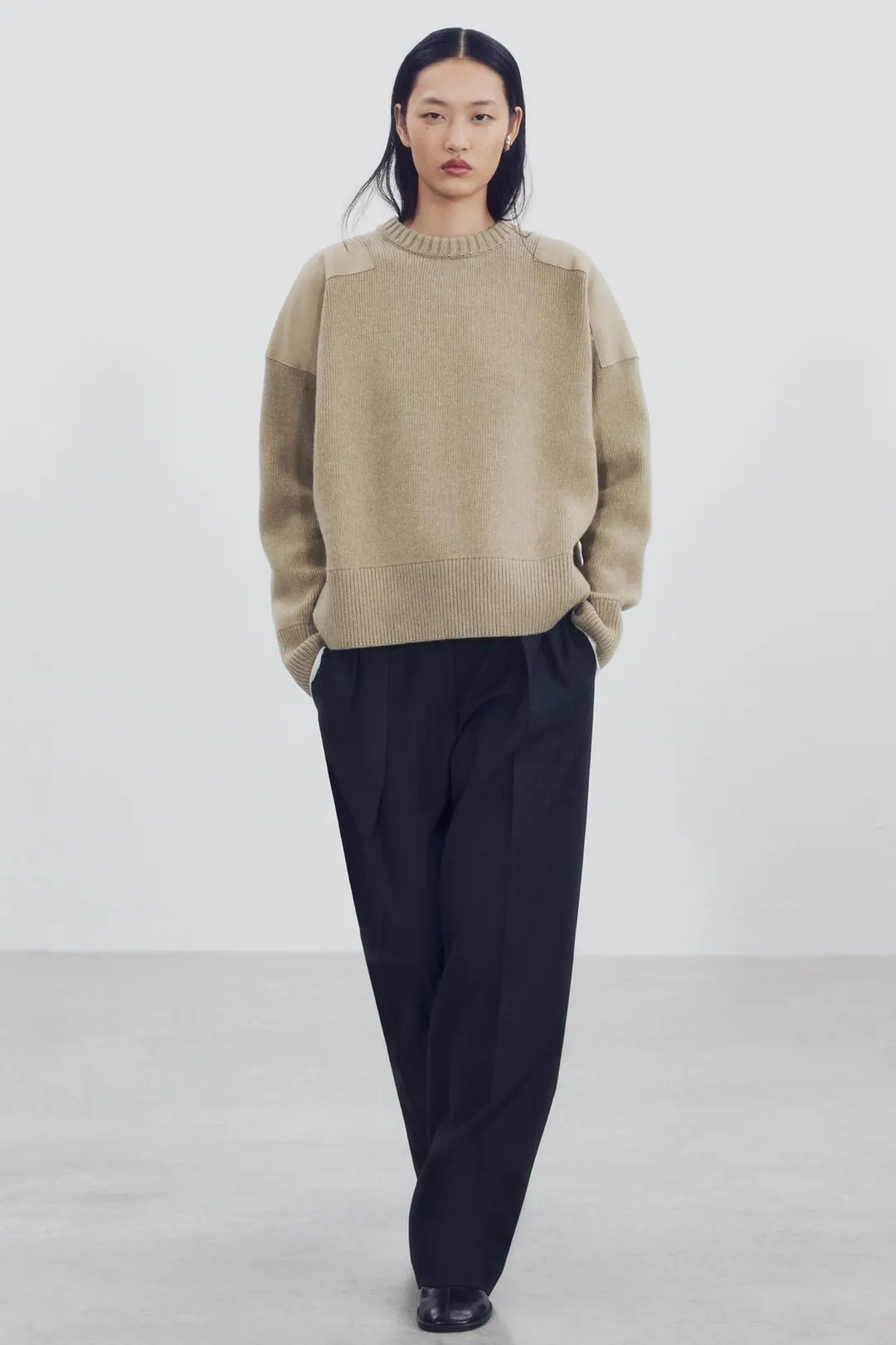 Свитер из смесовой шерсти с контрастными плечами, Zara