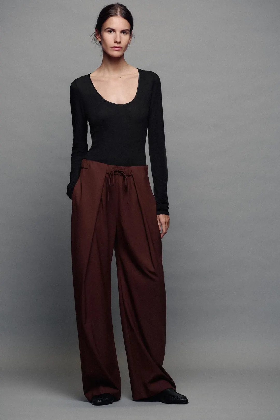 Брюки со складками ZW Collection, Zara