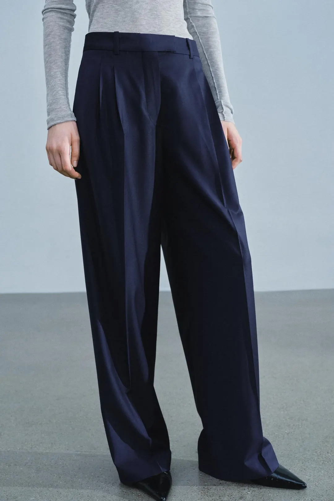 Брюки со складками из смесовой шерсти ZW Collection, Zara