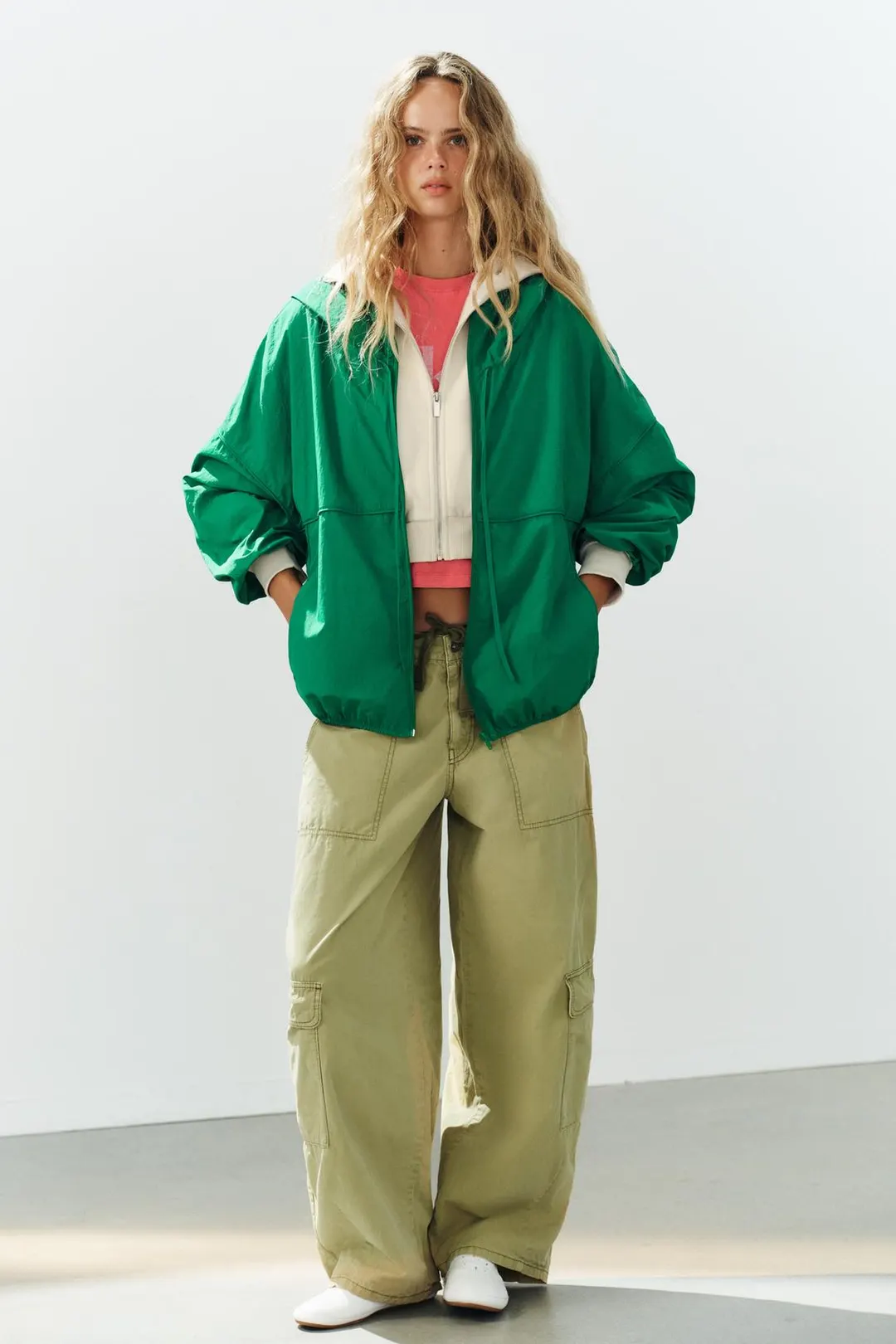 Куртка из технологичной ткани с капюшоном, Zara
