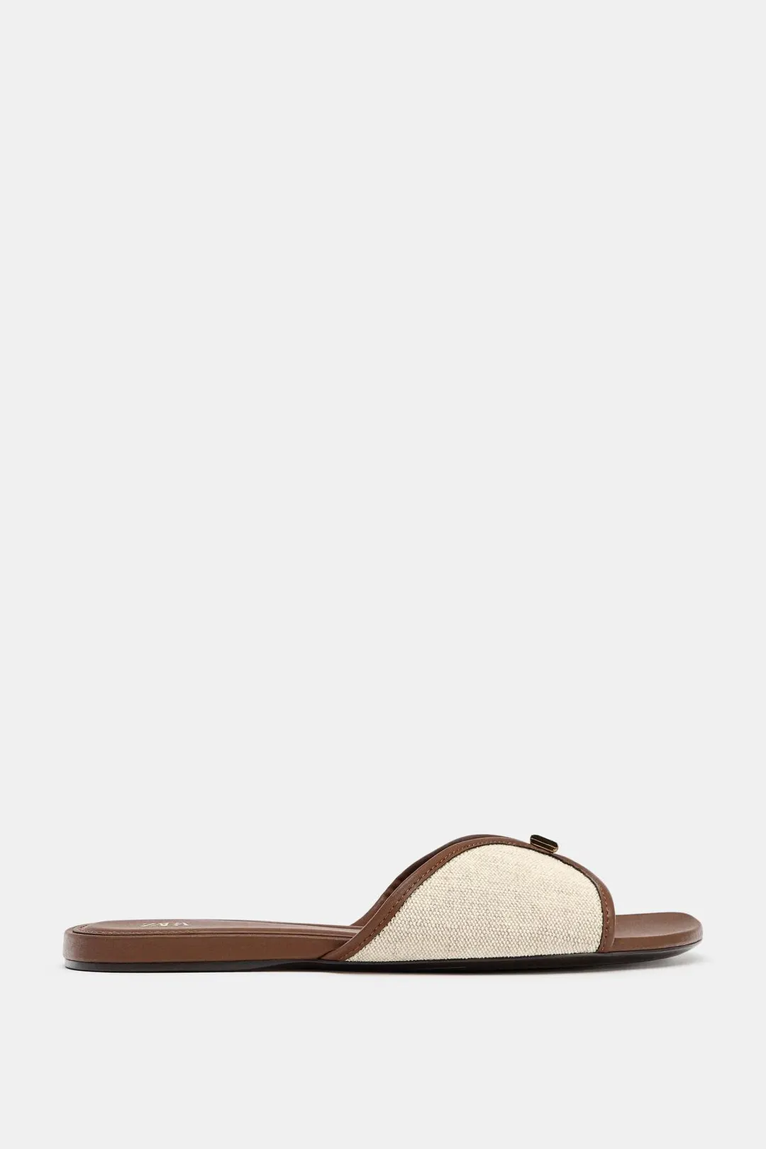 Сандалии без каблука с металлической деталью, Zara