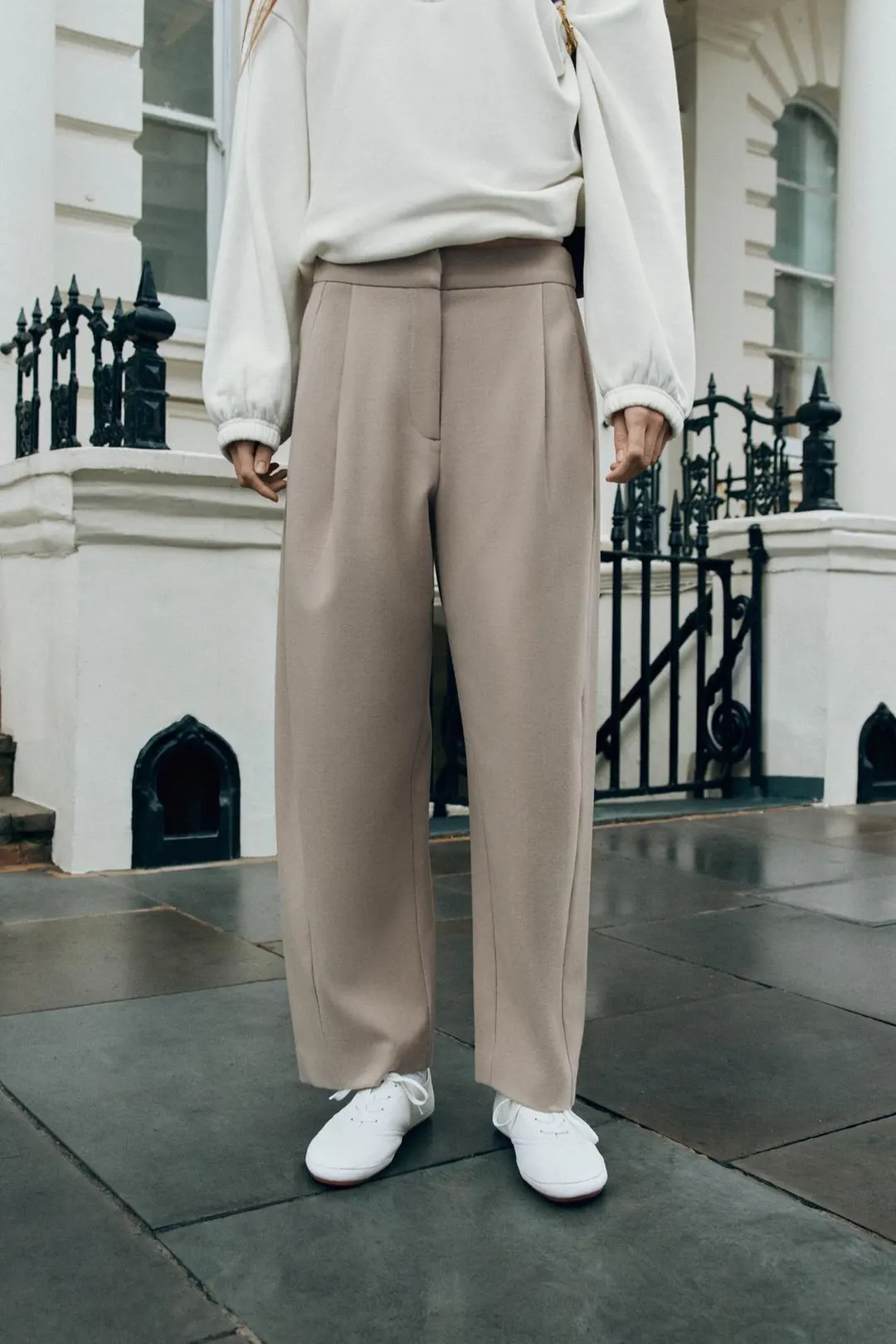 Брюки с вытачками и эластичным поясом, Zara