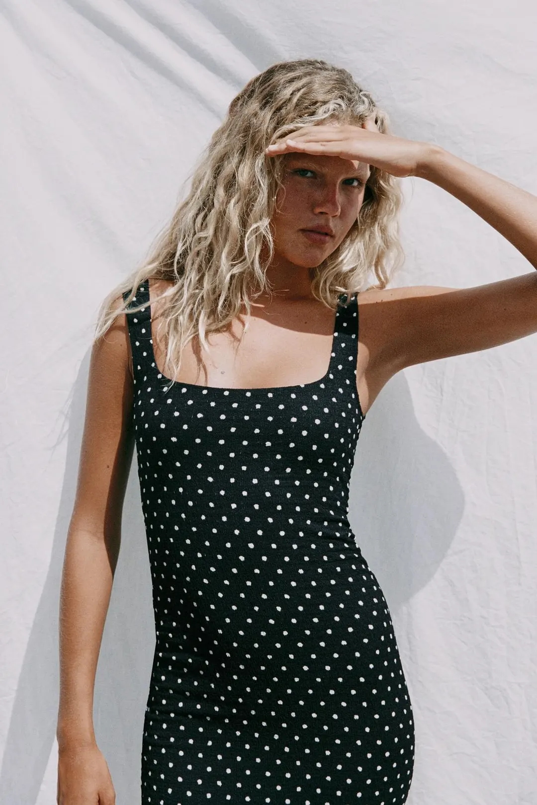 Платье миди фактурное в горошек, Zara