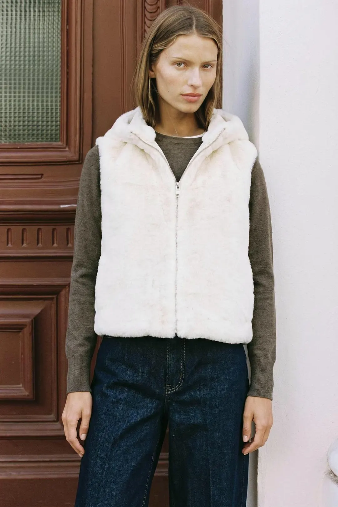 Жилет с капюшоном из искусственного меха, Zara