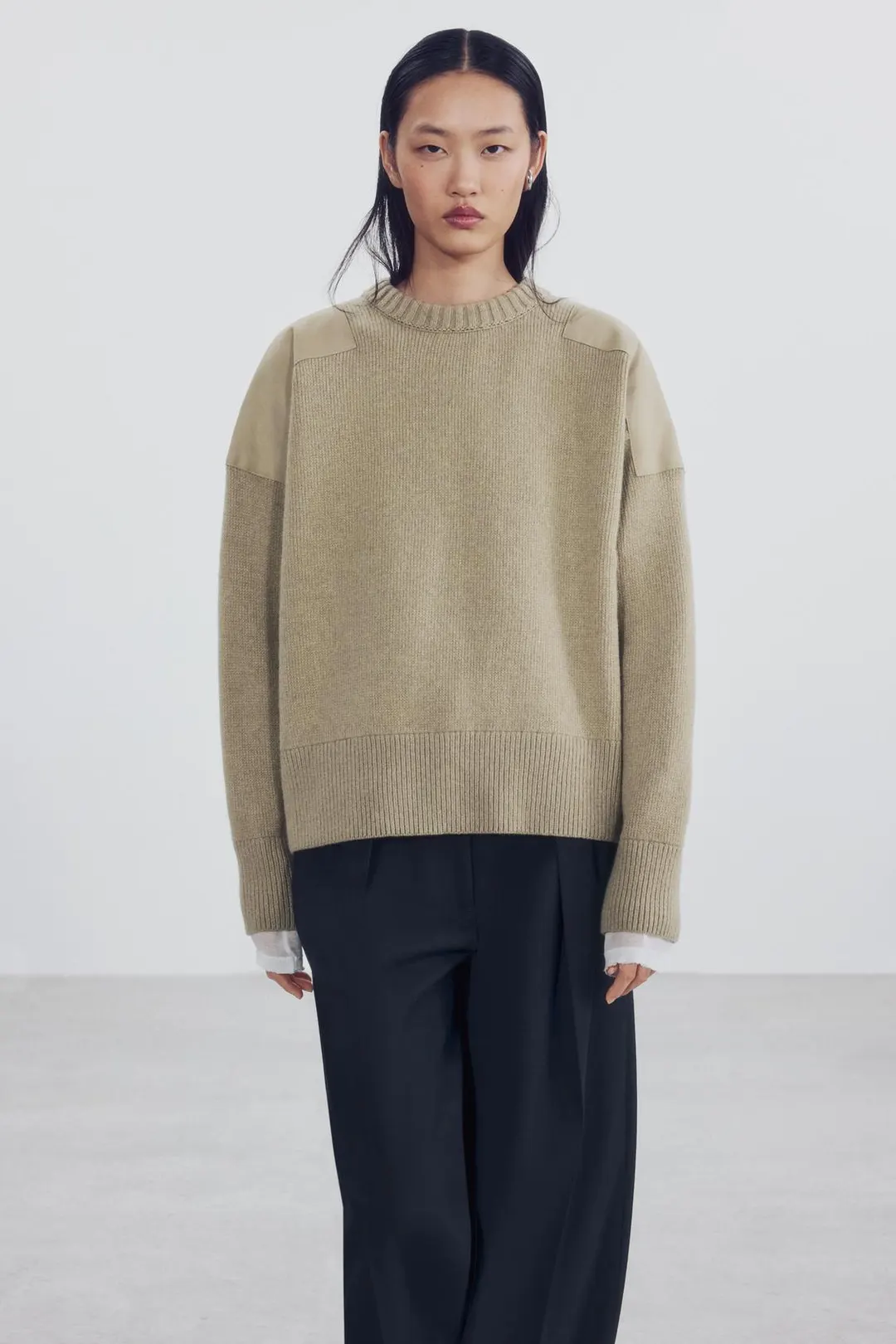 Свитер из смесовой шерсти с контрастными плечами, Zara