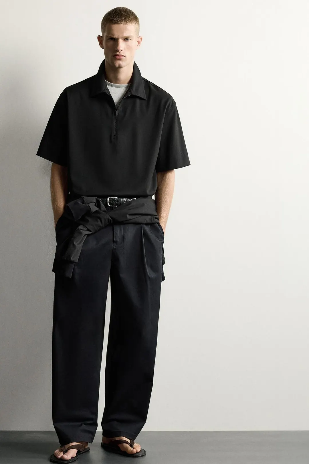 Технологичное поло на молнии, Zara