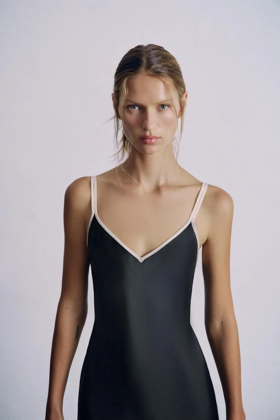 Платье миди атласное с контрастной отделкой, Zara