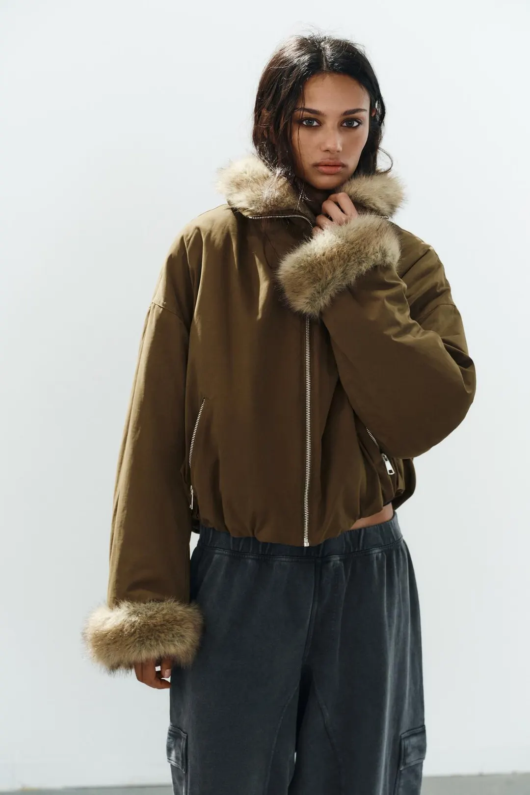 Бомбер с контрастным искусственным мехом, Zara